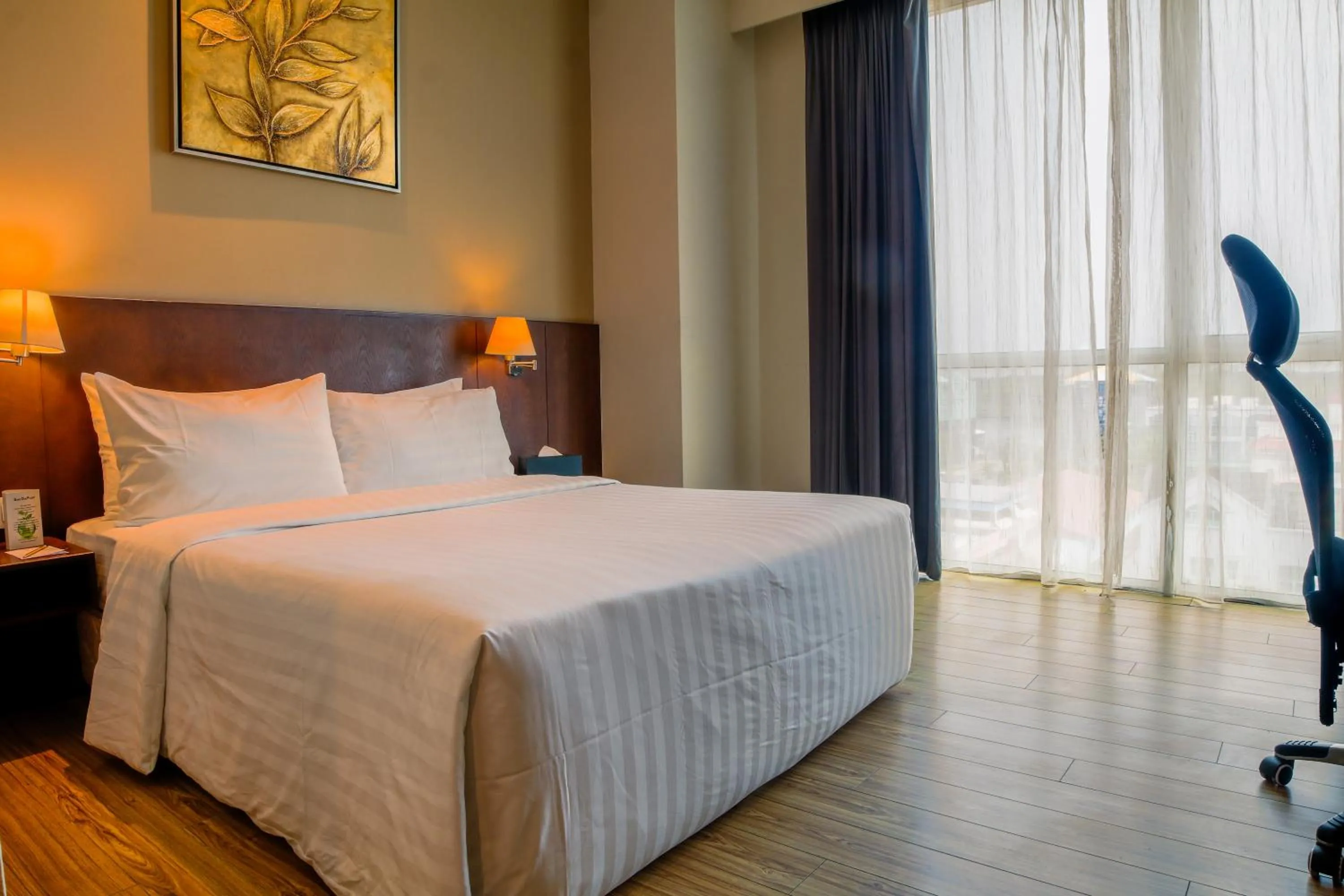 Bedroom, Bed in Swiss Hotel Apartment