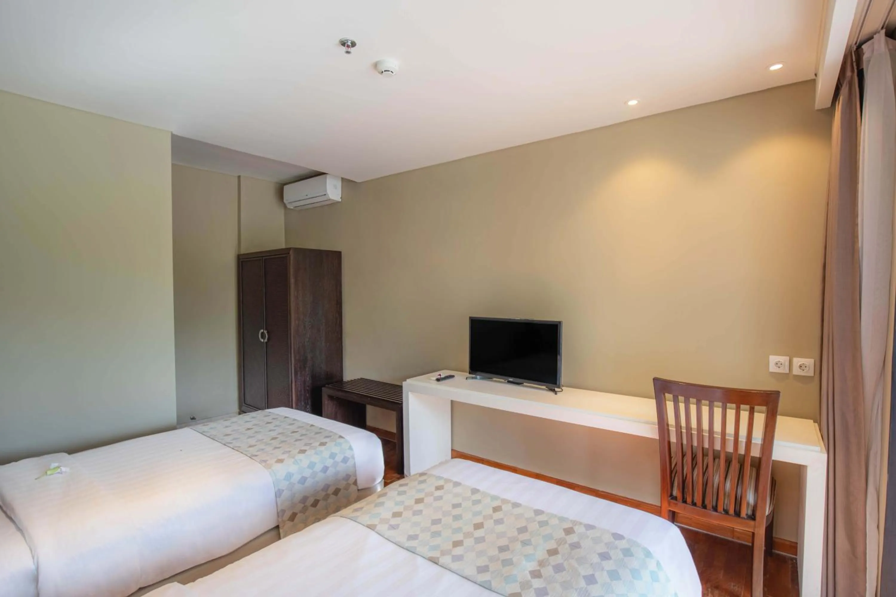 Photo of the whole room, Bed in The Sterling Villas