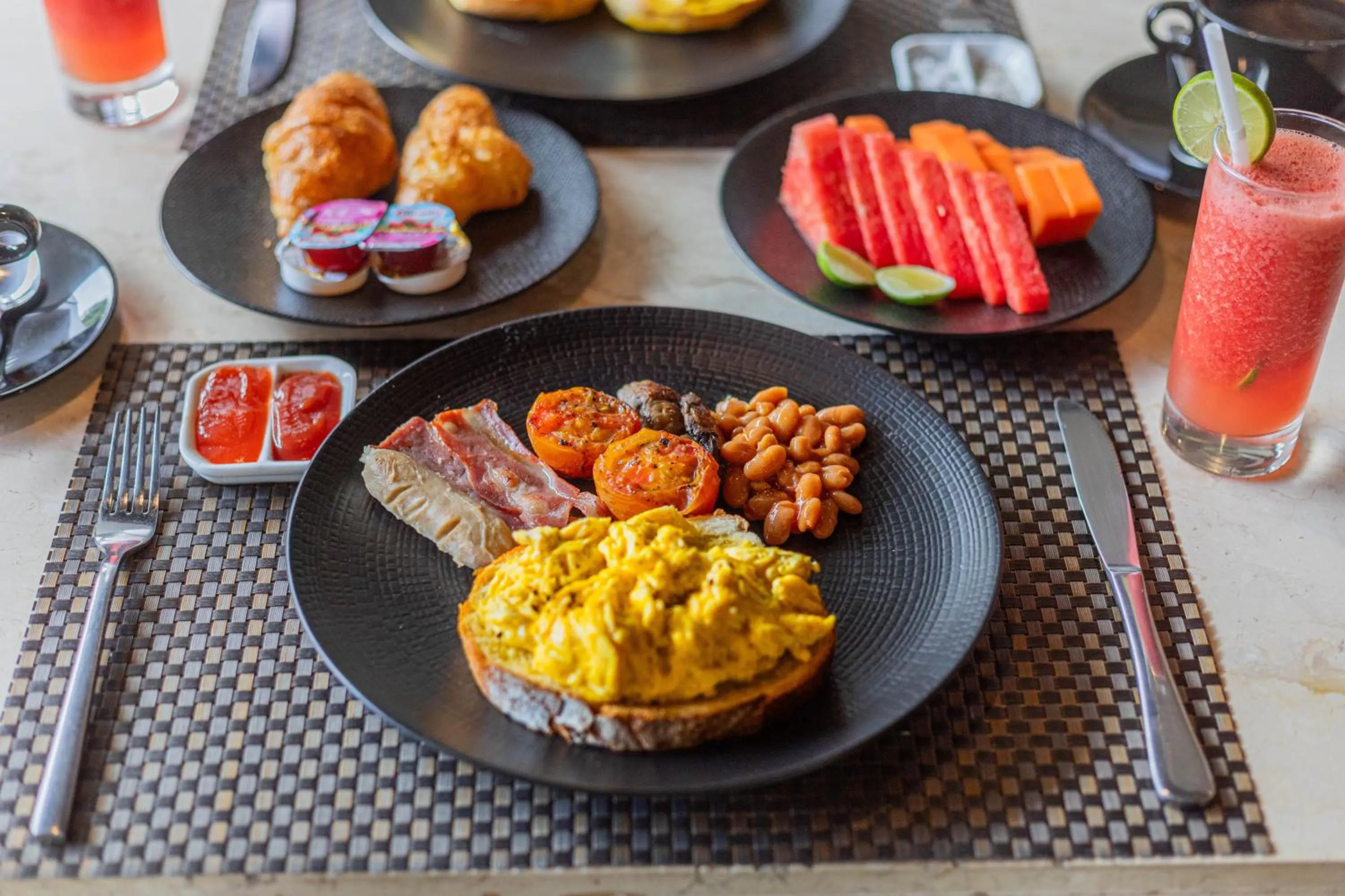 Food and drinks in The Sterling Villas