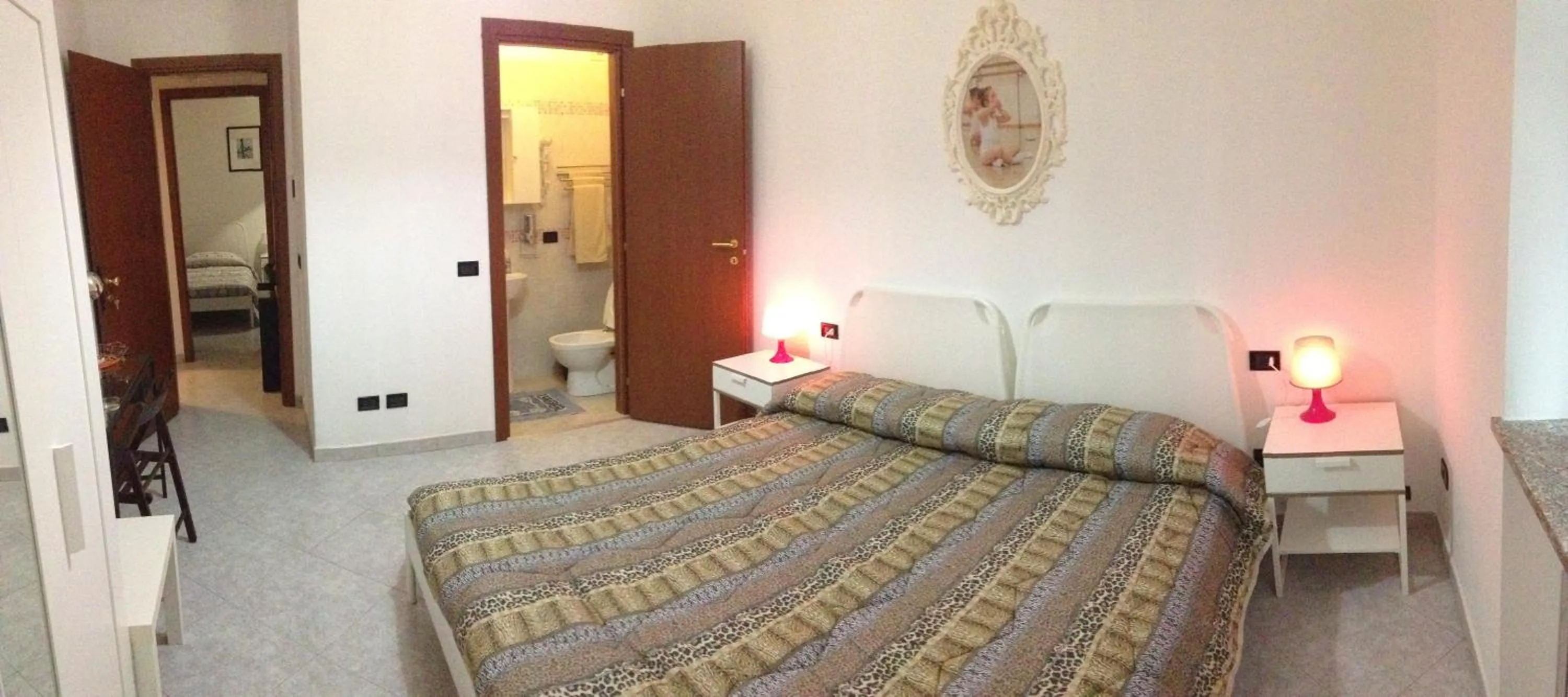 Photo of the whole room, Bed in Top Suit Uno - Guest house