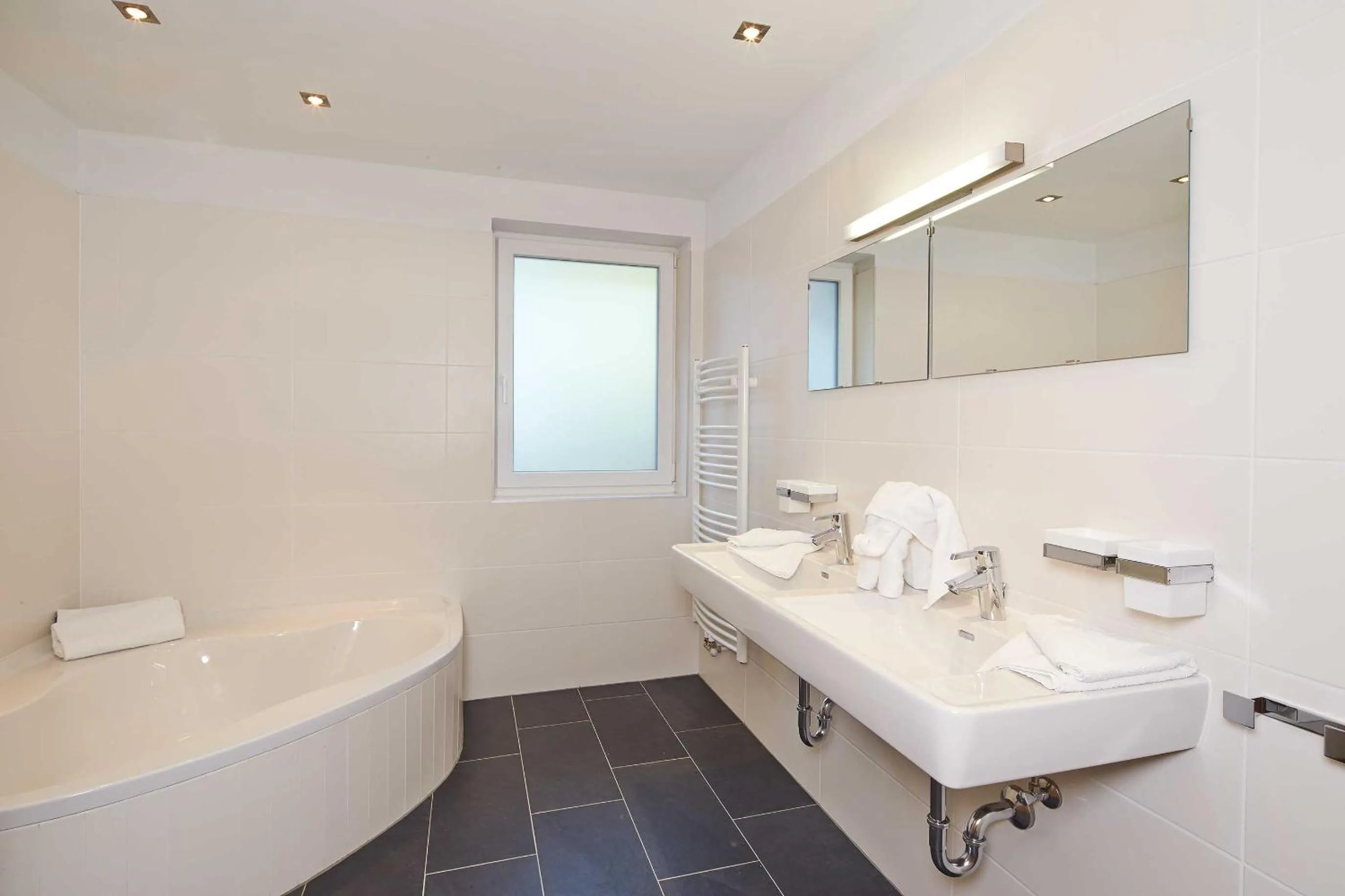Bathroom in Alpendiamond Ski in & Bike Out apartments Top 200, 400 & penthouse 600