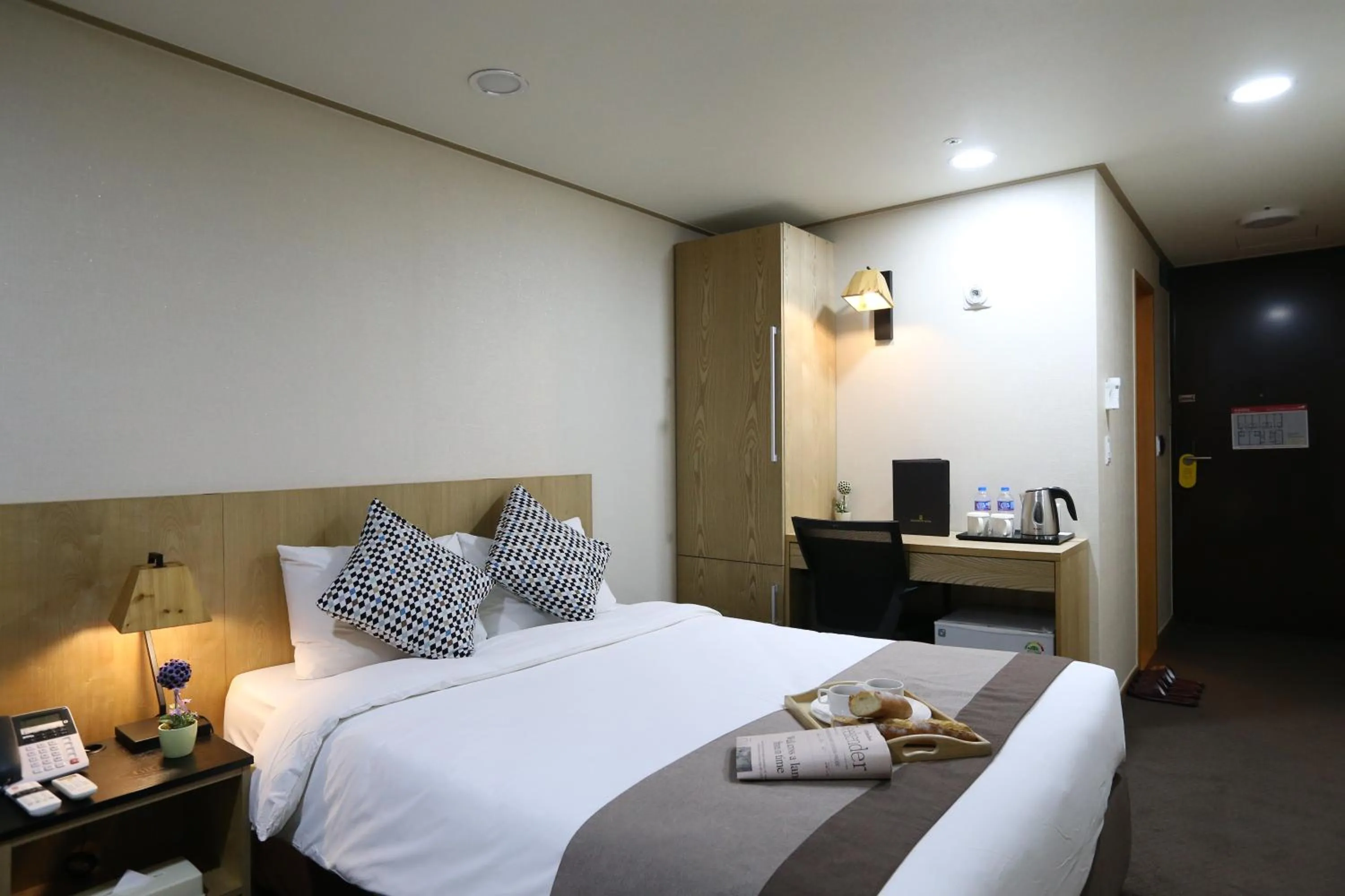 Decorative detail, Bed in Golden City Hotel Dongdaemun