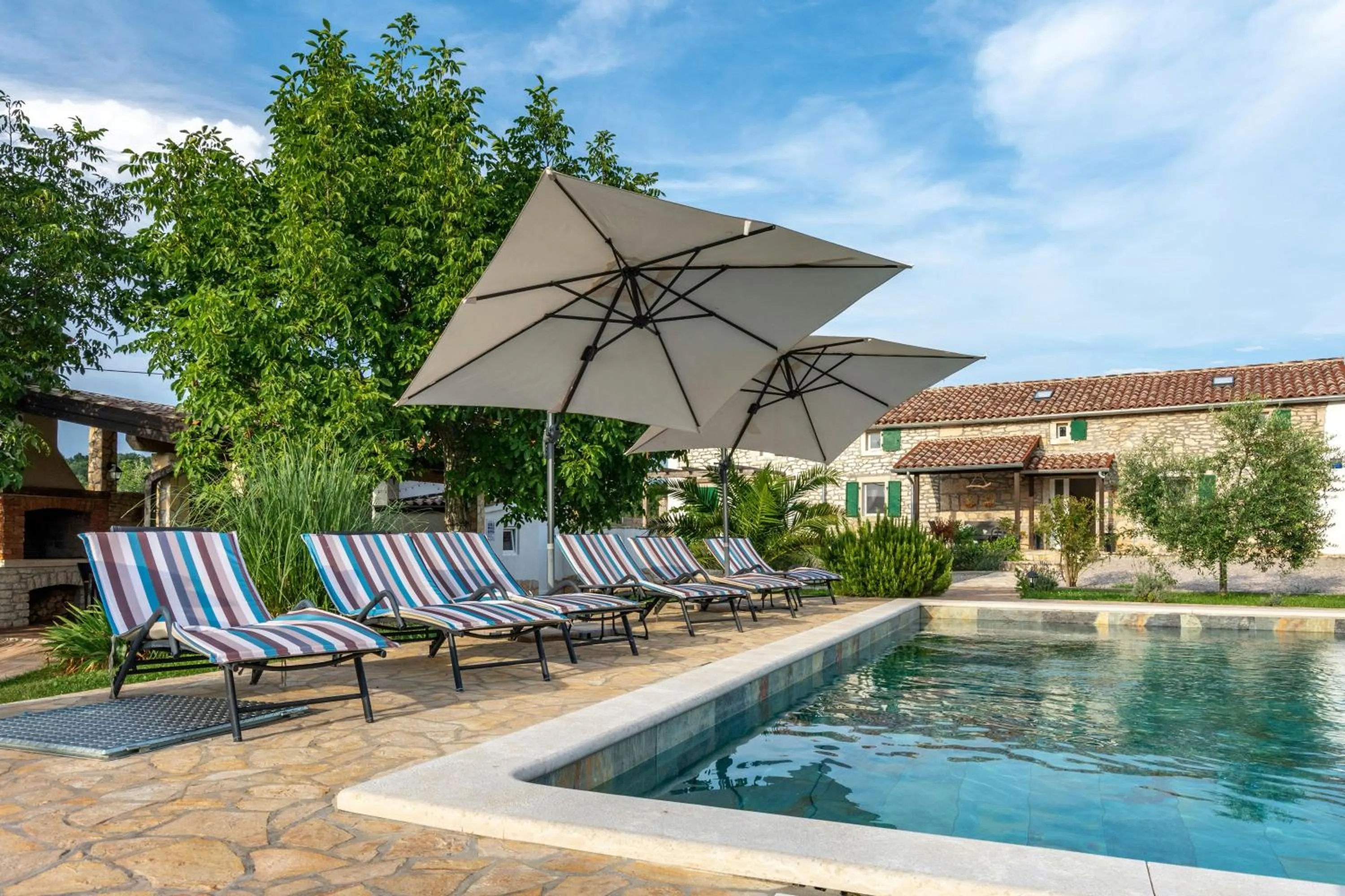 CROGO Villa Paradiz