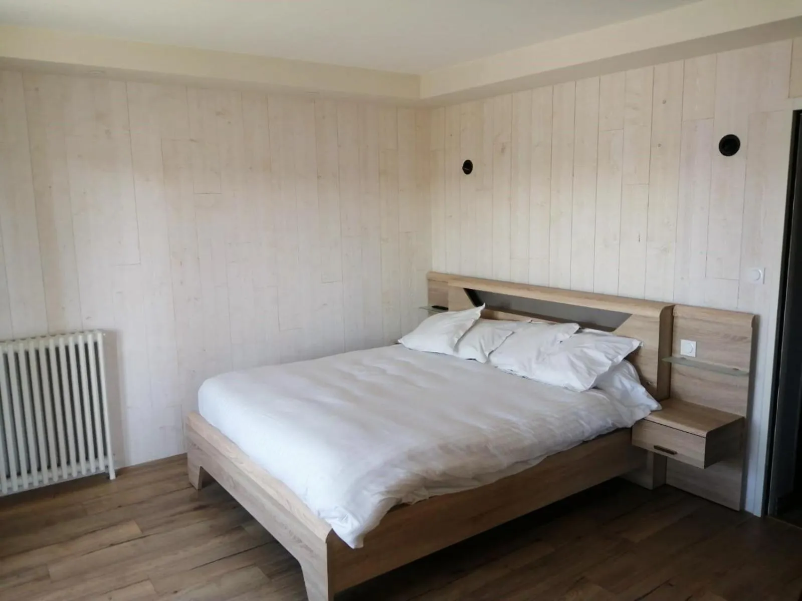 Bedroom in Le Petit Pêcheur