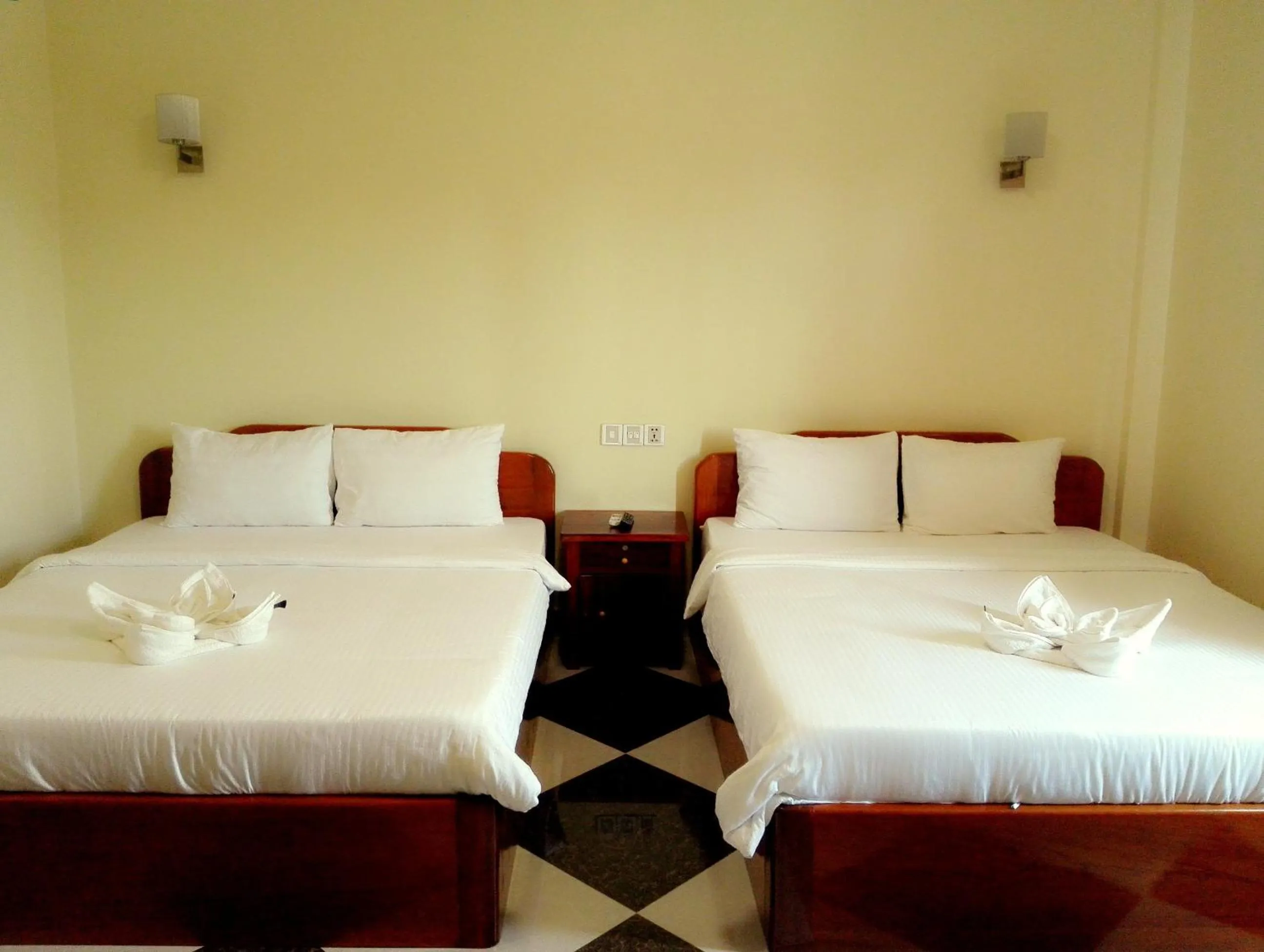 Bedroom, Bed in Golden Star Inn