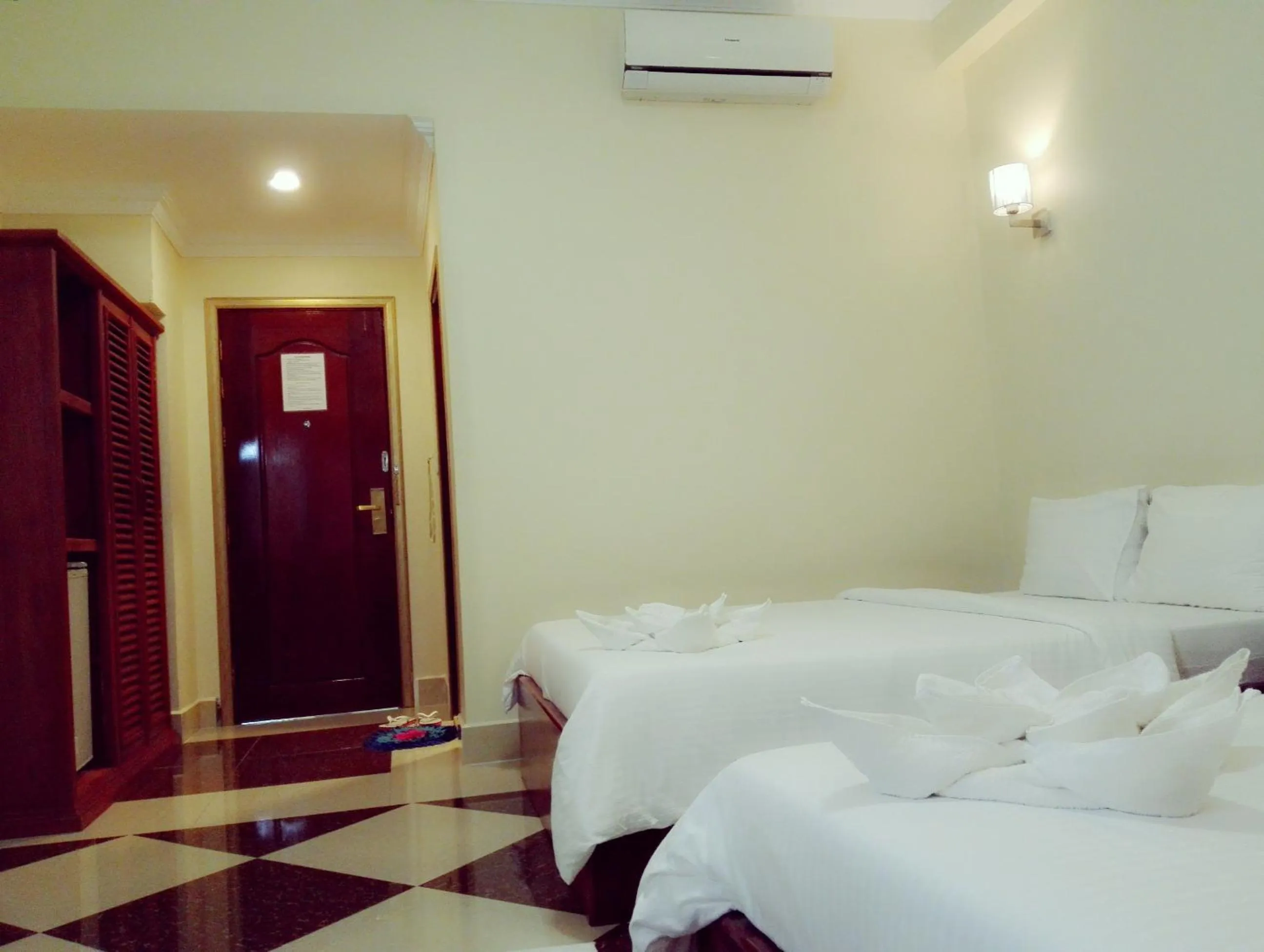 Bedroom, Bed in Golden Star Inn