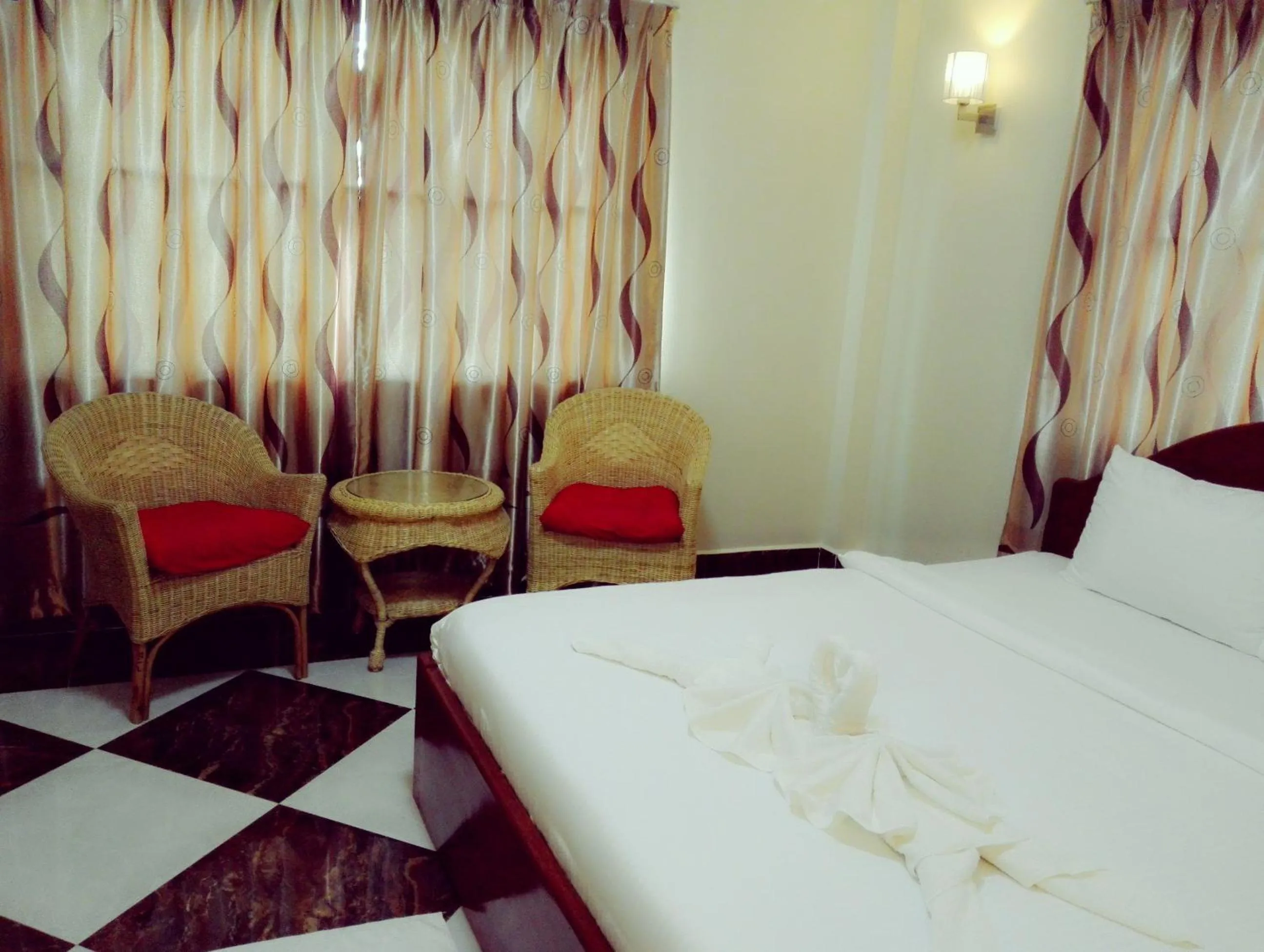 Seating area, Bed in Golden Star Inn