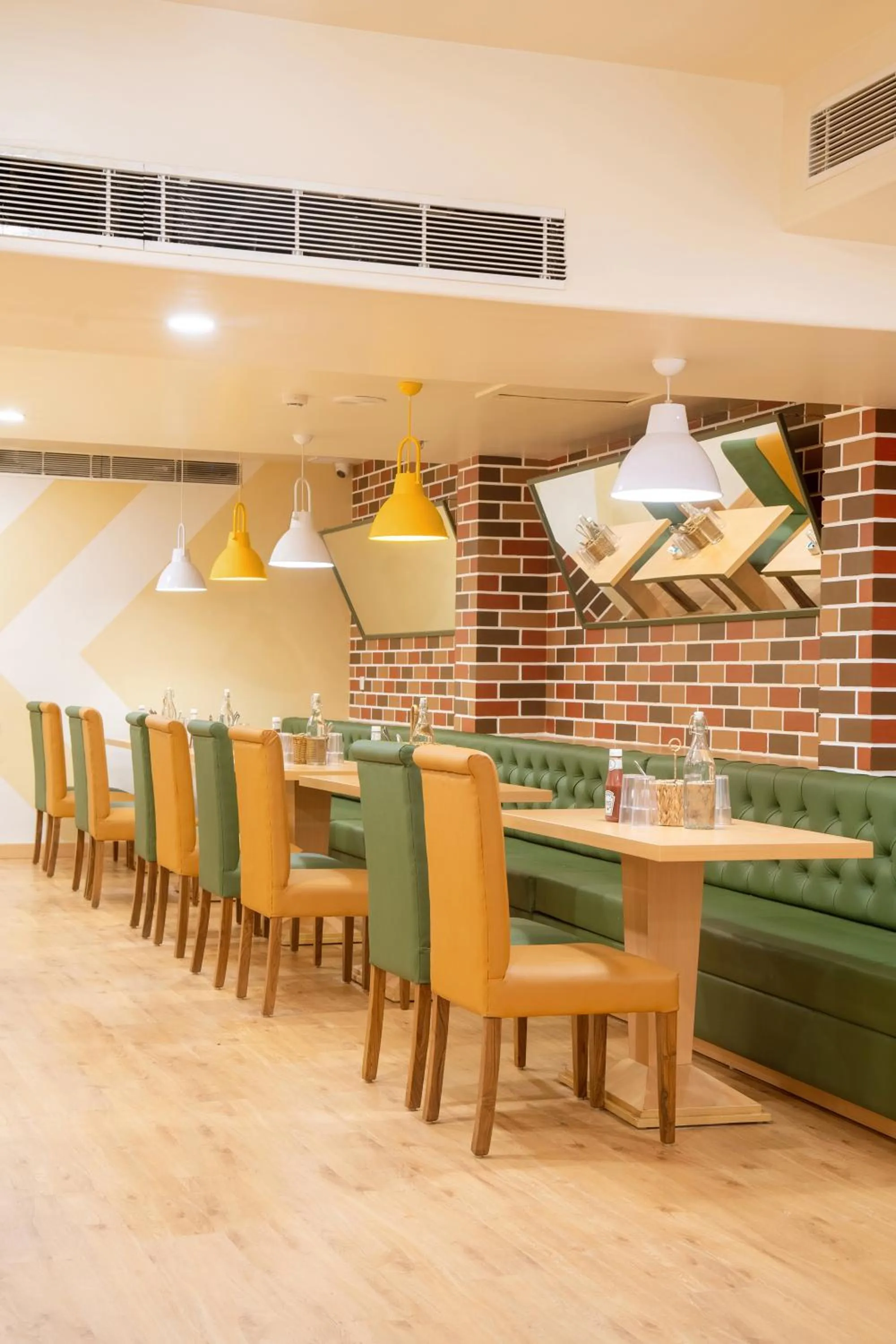 Restaurant/places to eat in Bloom Hotel - CR Park