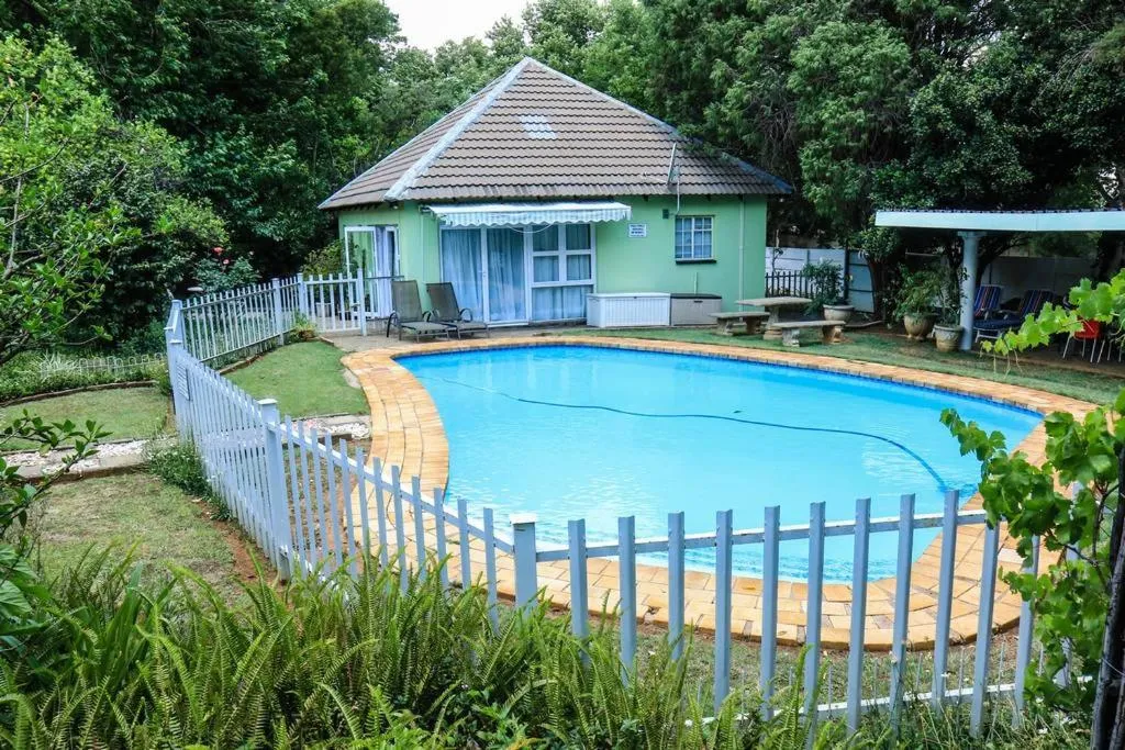On site, Swimming Pool in Aberdeen House
