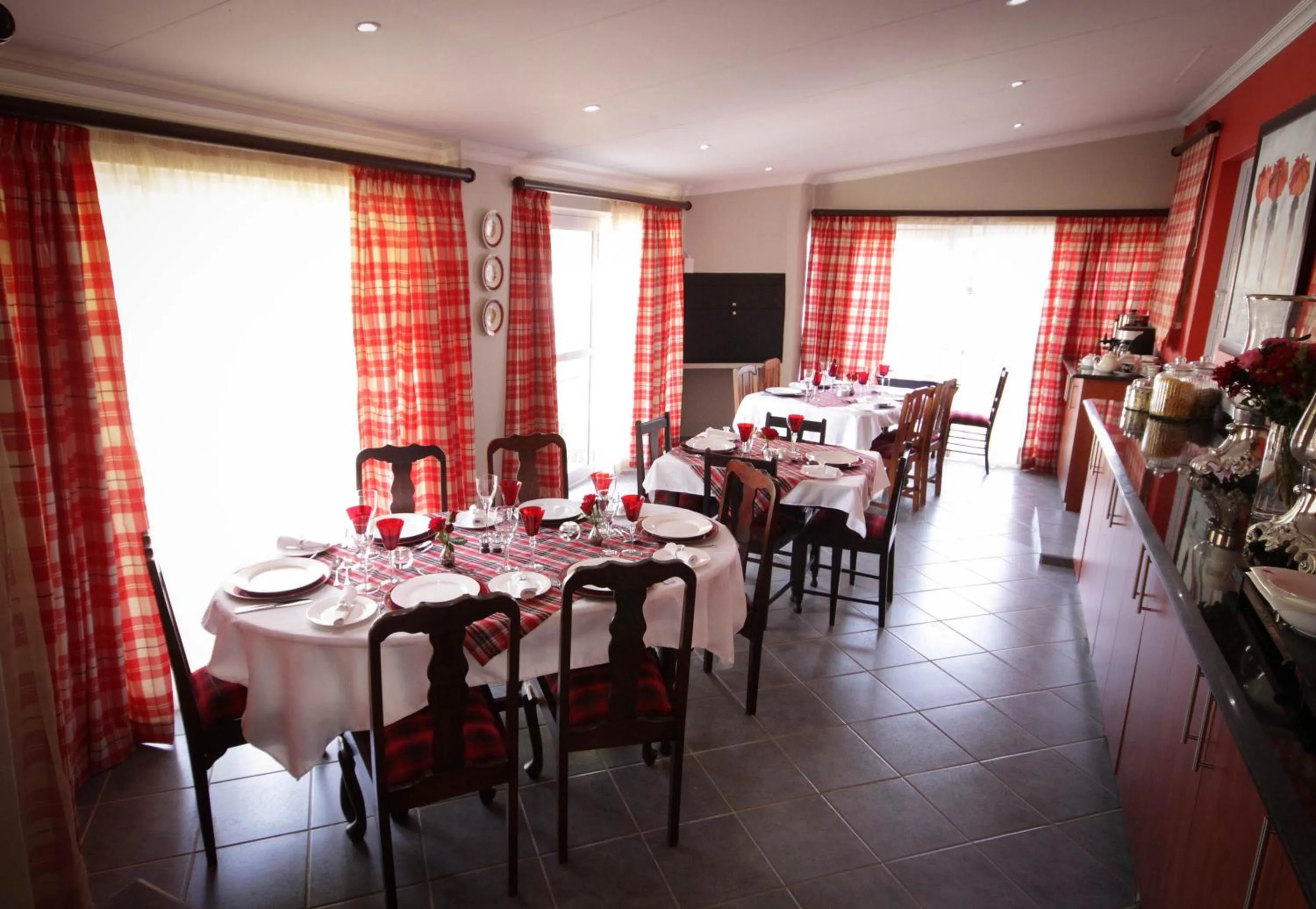 Restaurant/Places to Eat in Aberdeen House