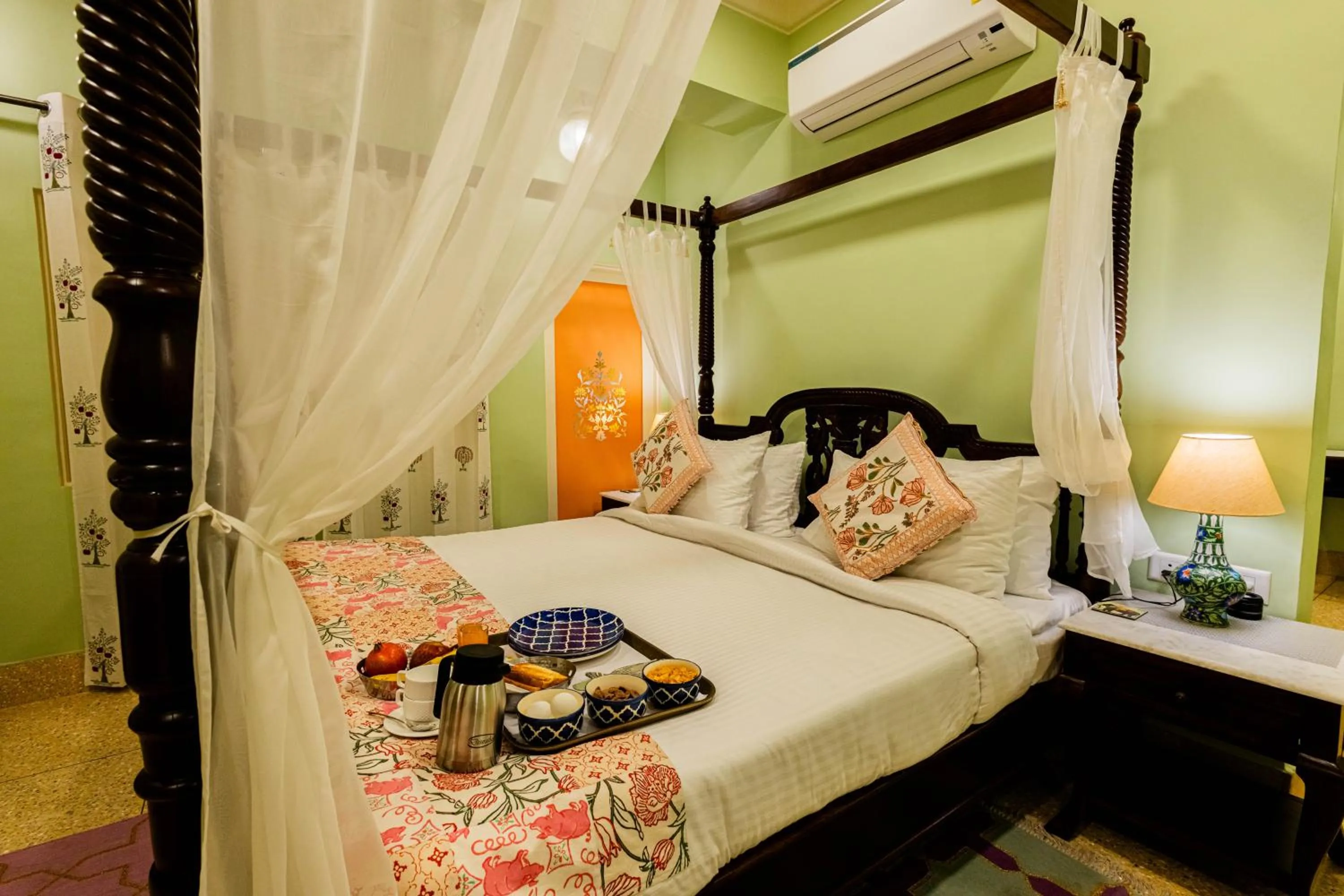 Bed in Sheel Mahal- Near Hawa Mahal