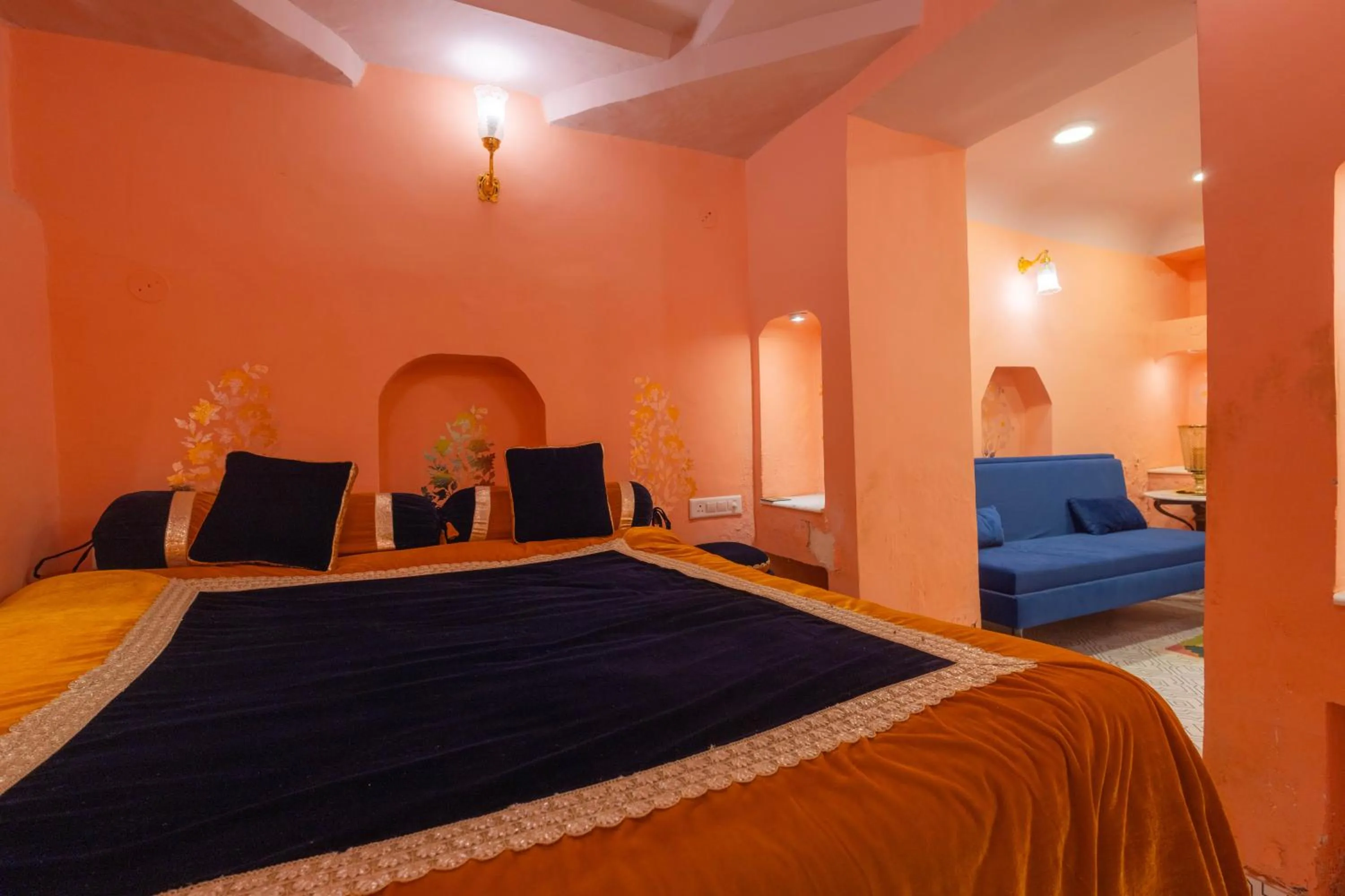 Bedroom, Bed in Sheel Mahal- Near Hawa Mahal