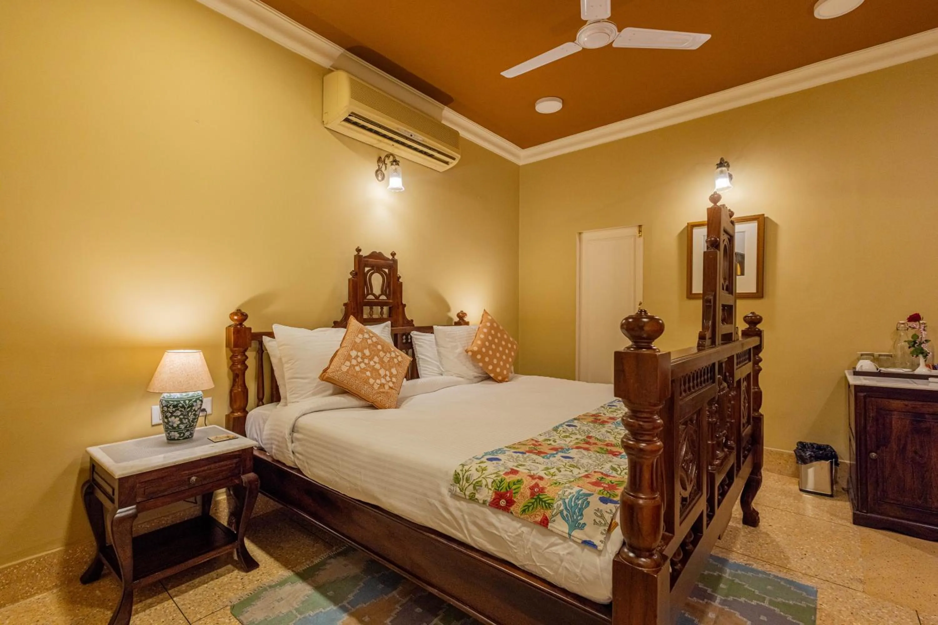 Bedroom, Bed in Sheel Mahal- Near Hawa Mahal