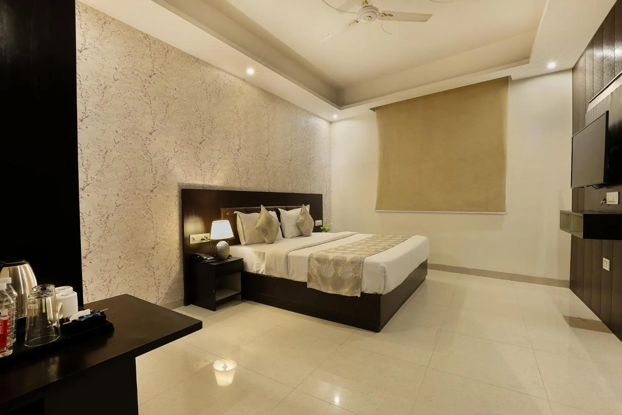 Bed in Denver Paragon Suites Delhi Airport