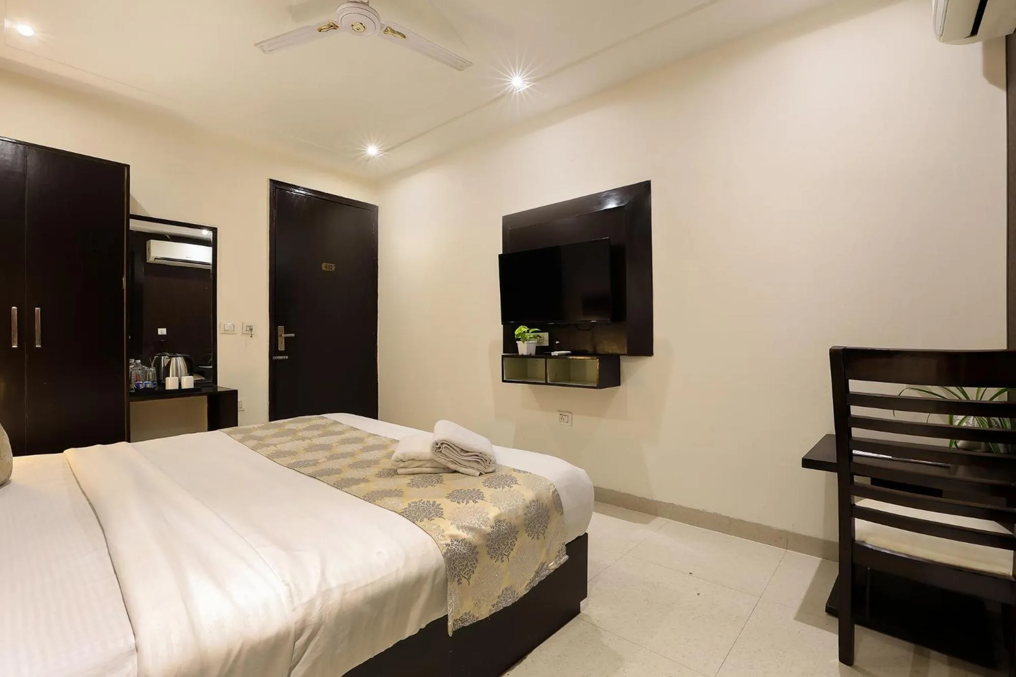 Bedroom in Denver Paragon Suites Delhi Airport