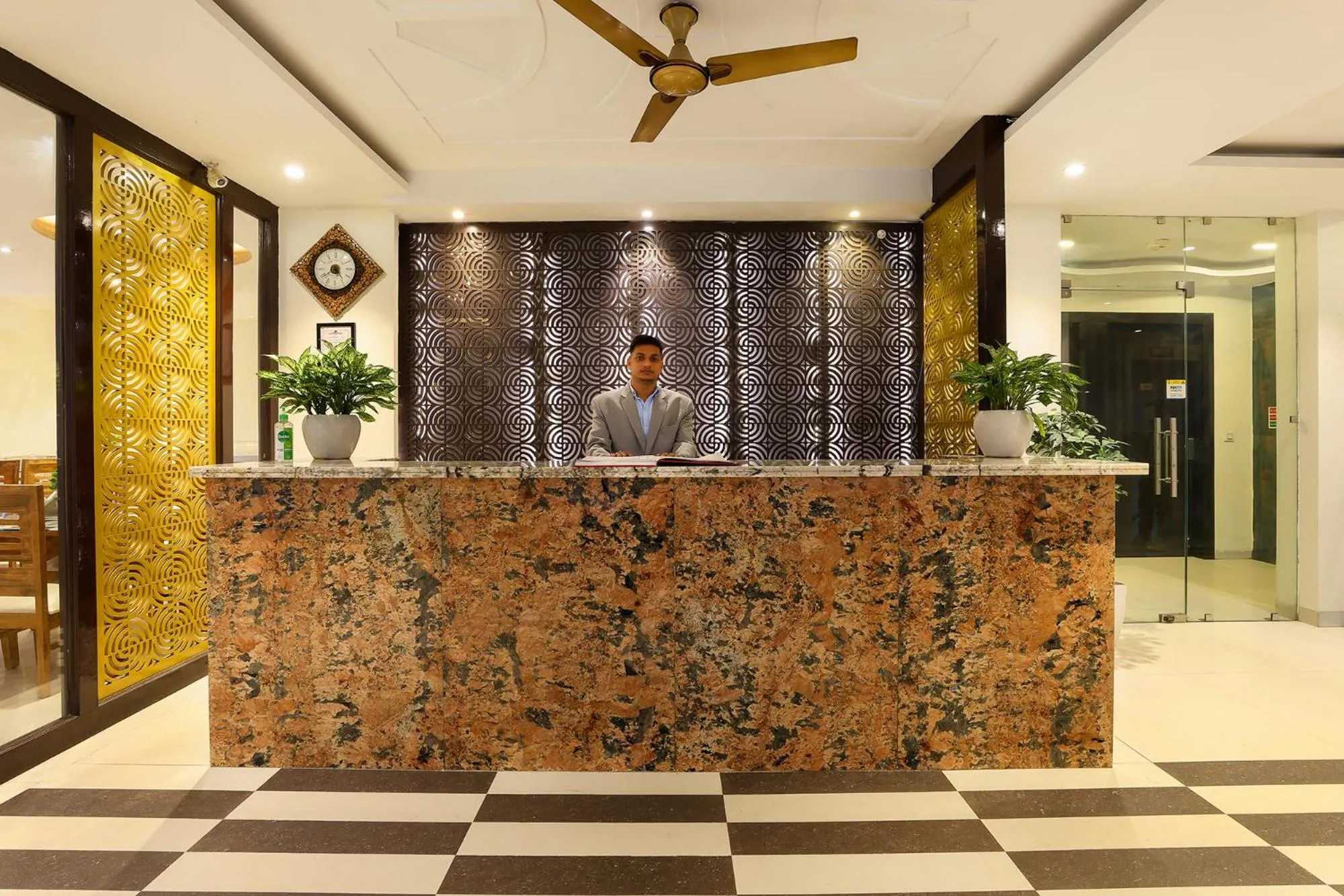 Lobby or reception in Denver Paragon Suites Delhi Airport