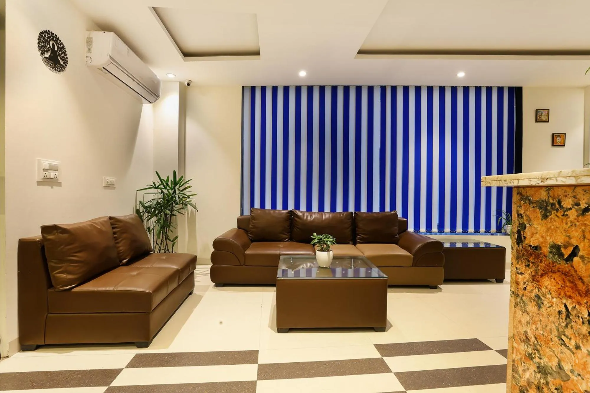 Seating area in Denver Paragon Suites Delhi Airport