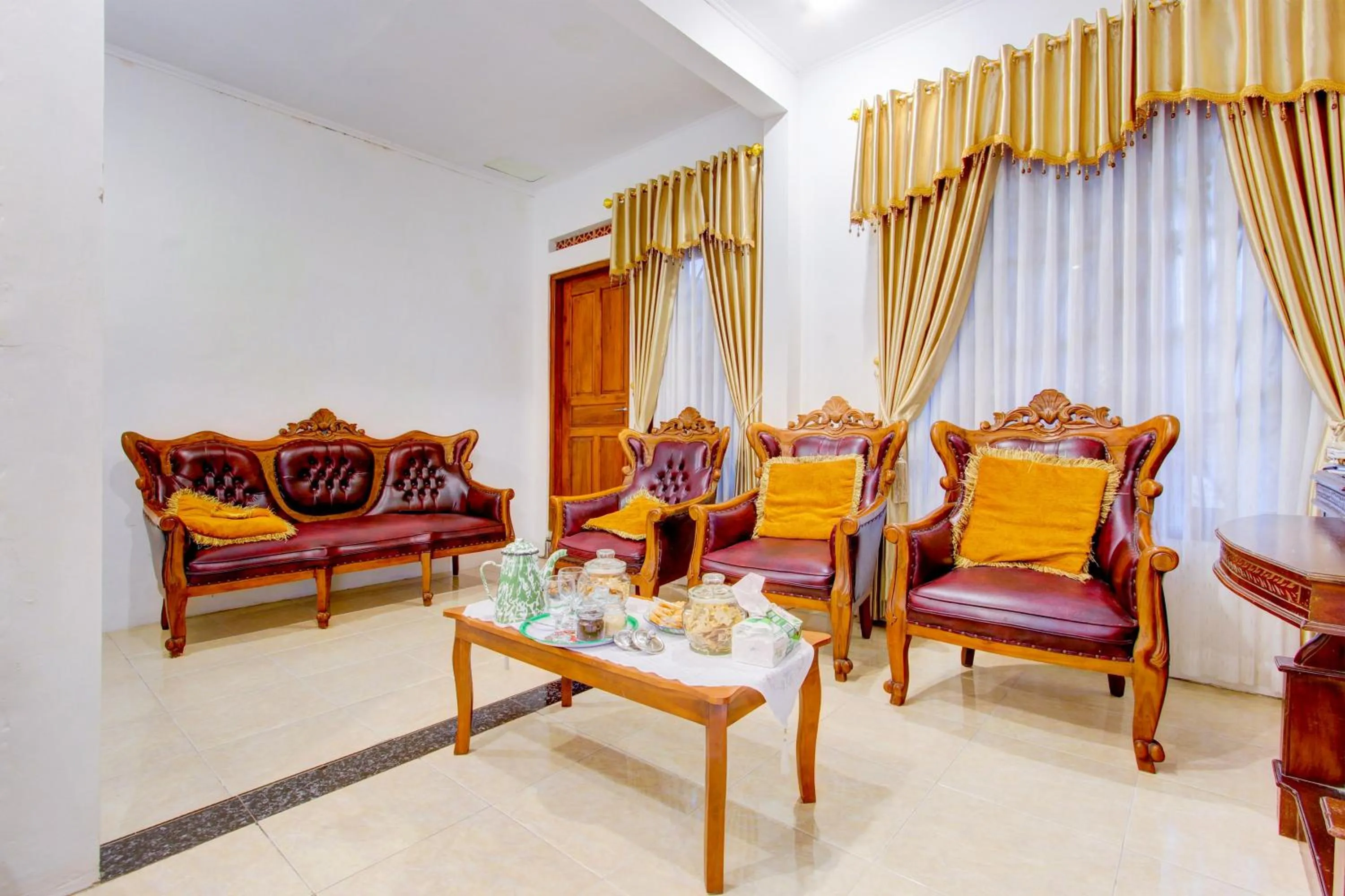 Lobby or reception in Hotel O Mbah Carik Homestay Syari'ah
