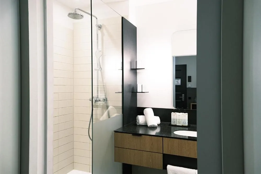 Toilet in Apartment040