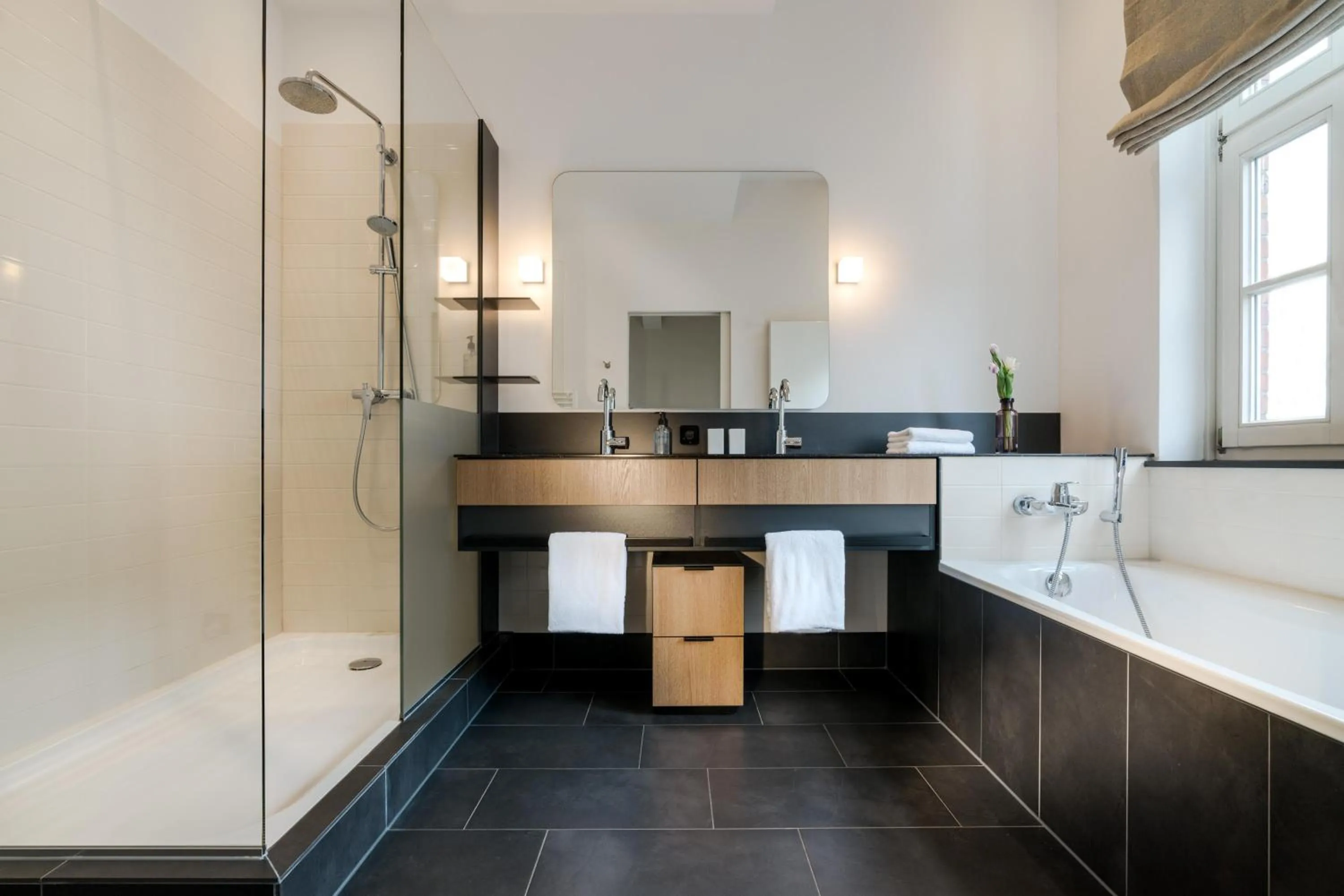 Bathroom in Apartment040