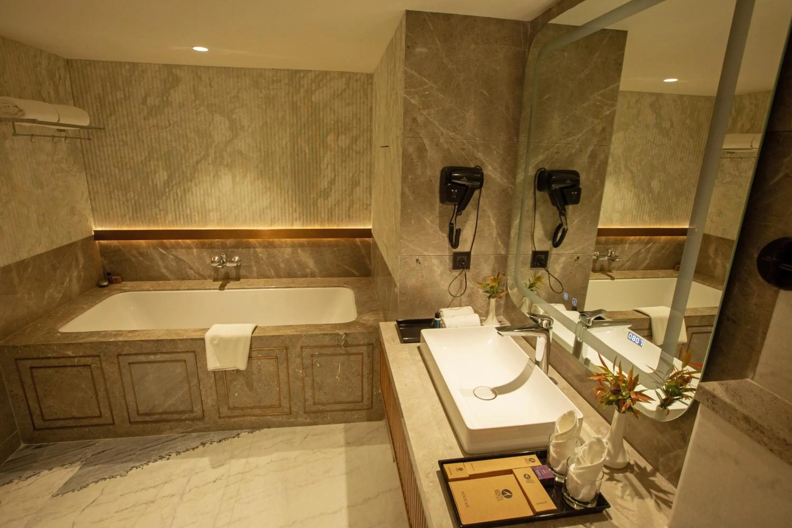 Shower in ARISTA BY AMBITION