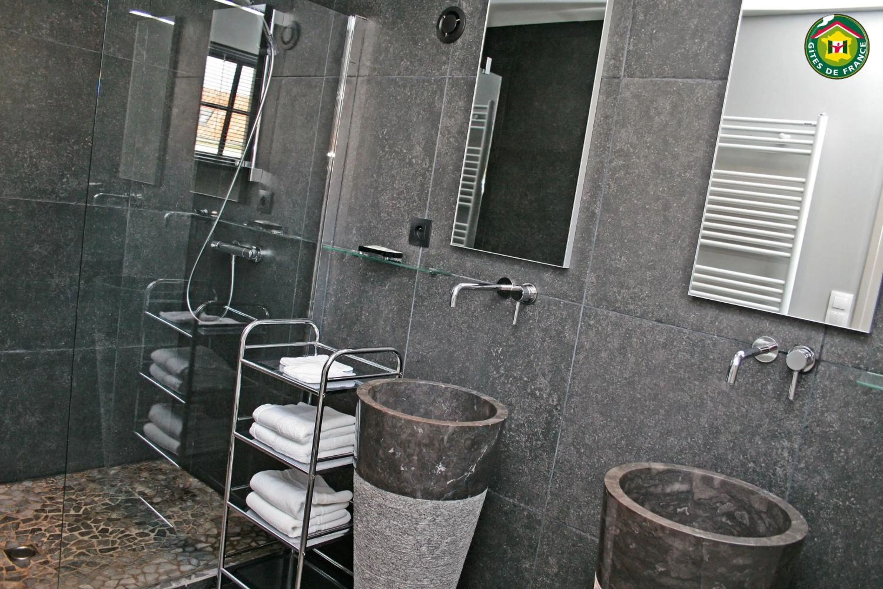 Bathroom in Le Clos du miroir