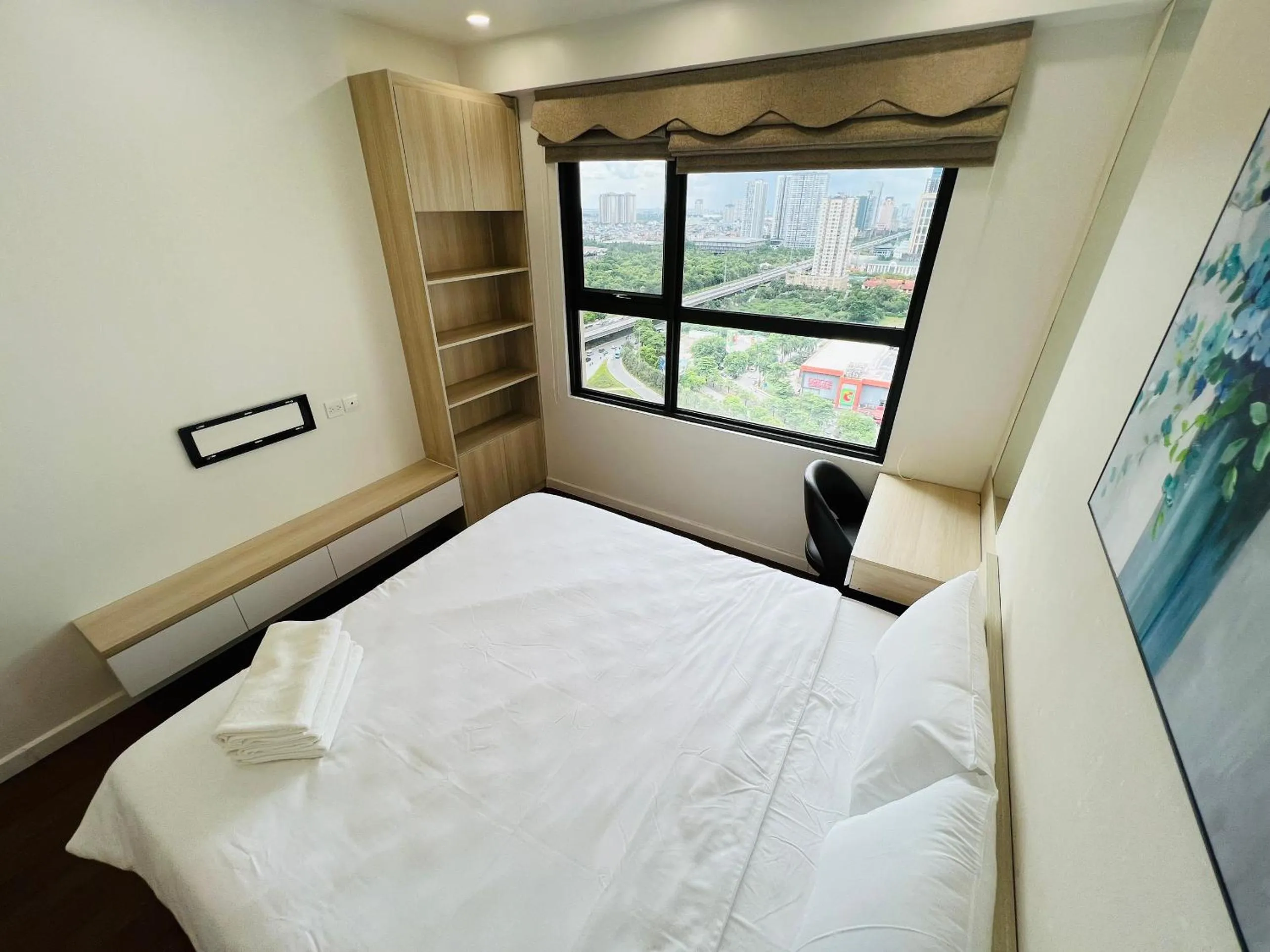 Bed in Daniel Apartment - D'Capitale Ha Noi