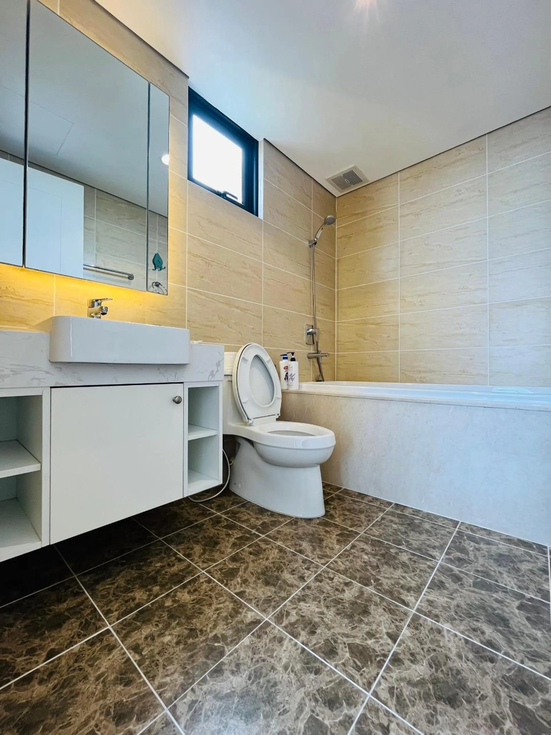 Toilet in Daniel Apartment - D'Capitale Ha Noi