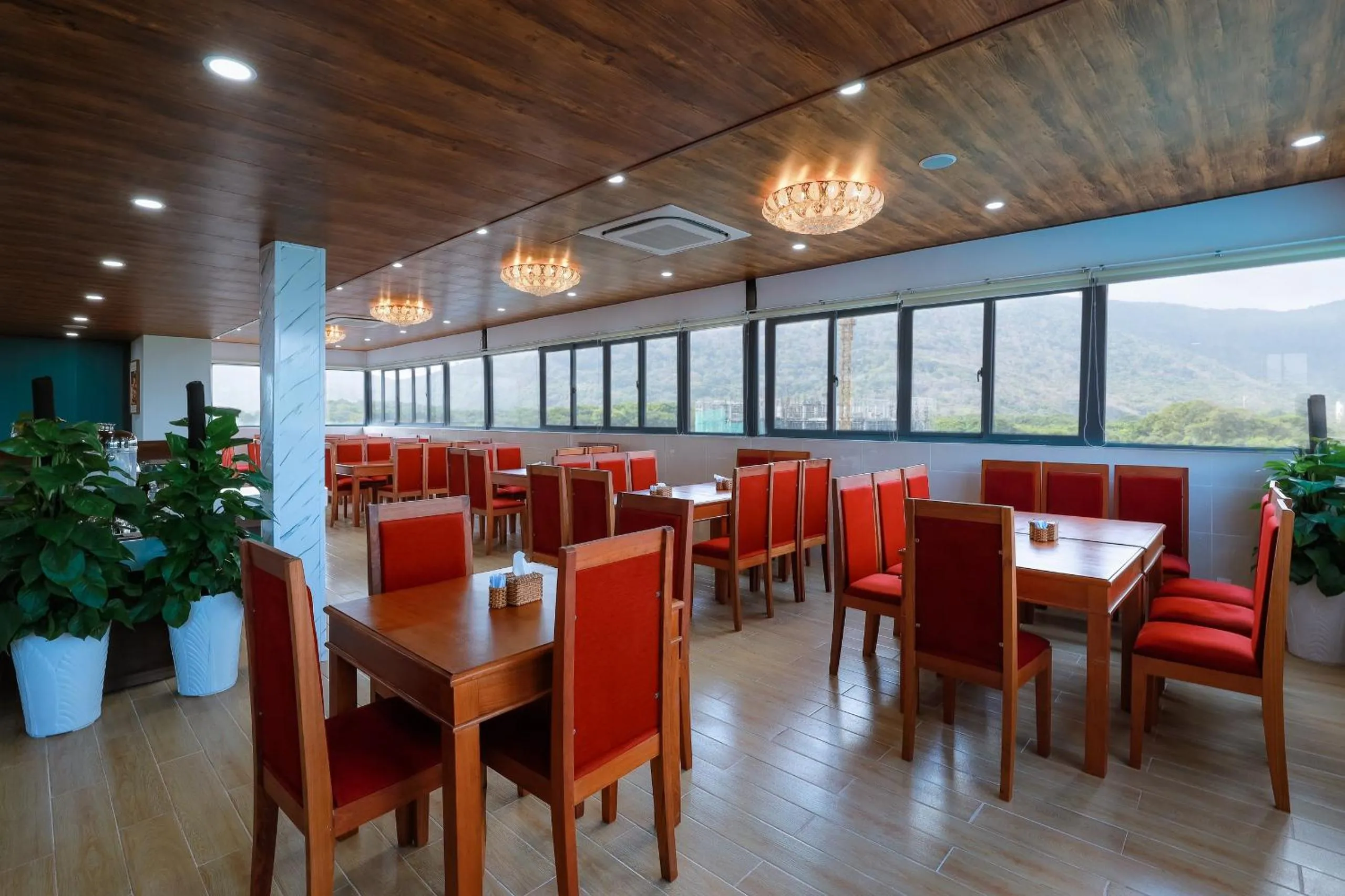 Restaurant/places to eat in Maya Hotel 4