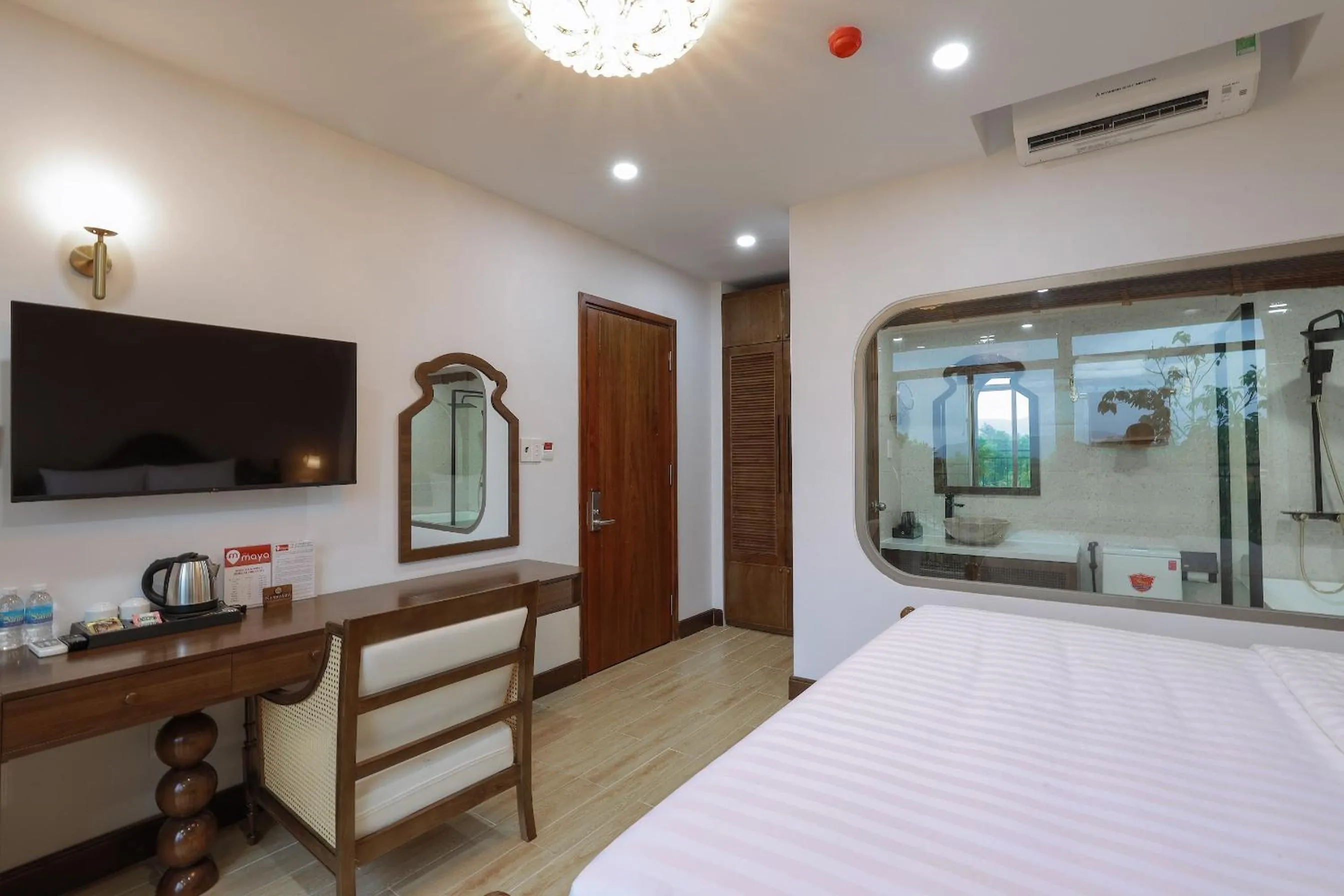 Shower, Bed in Maya Hotel 4