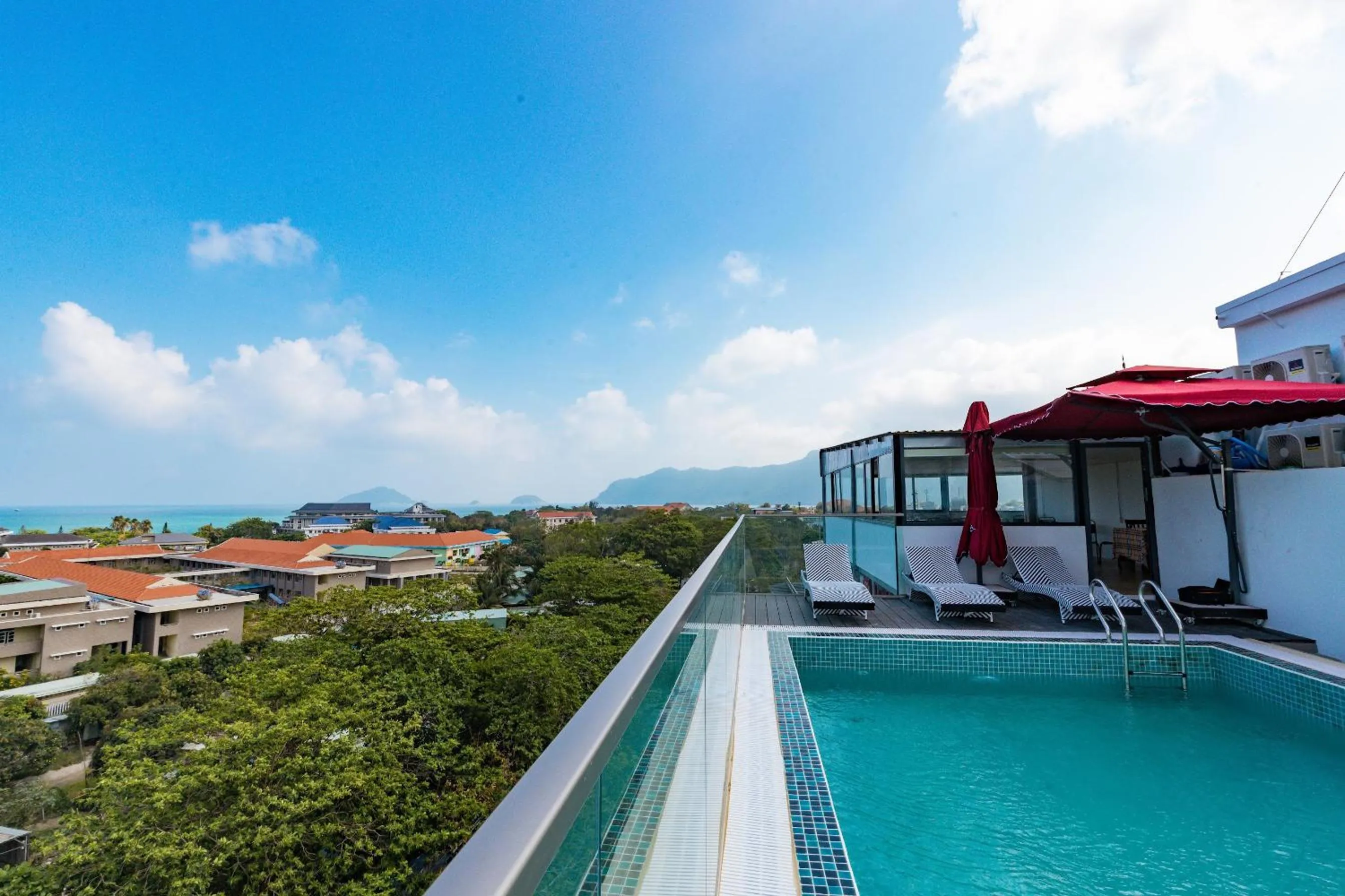 Swimming pool in Maya Hotel 4