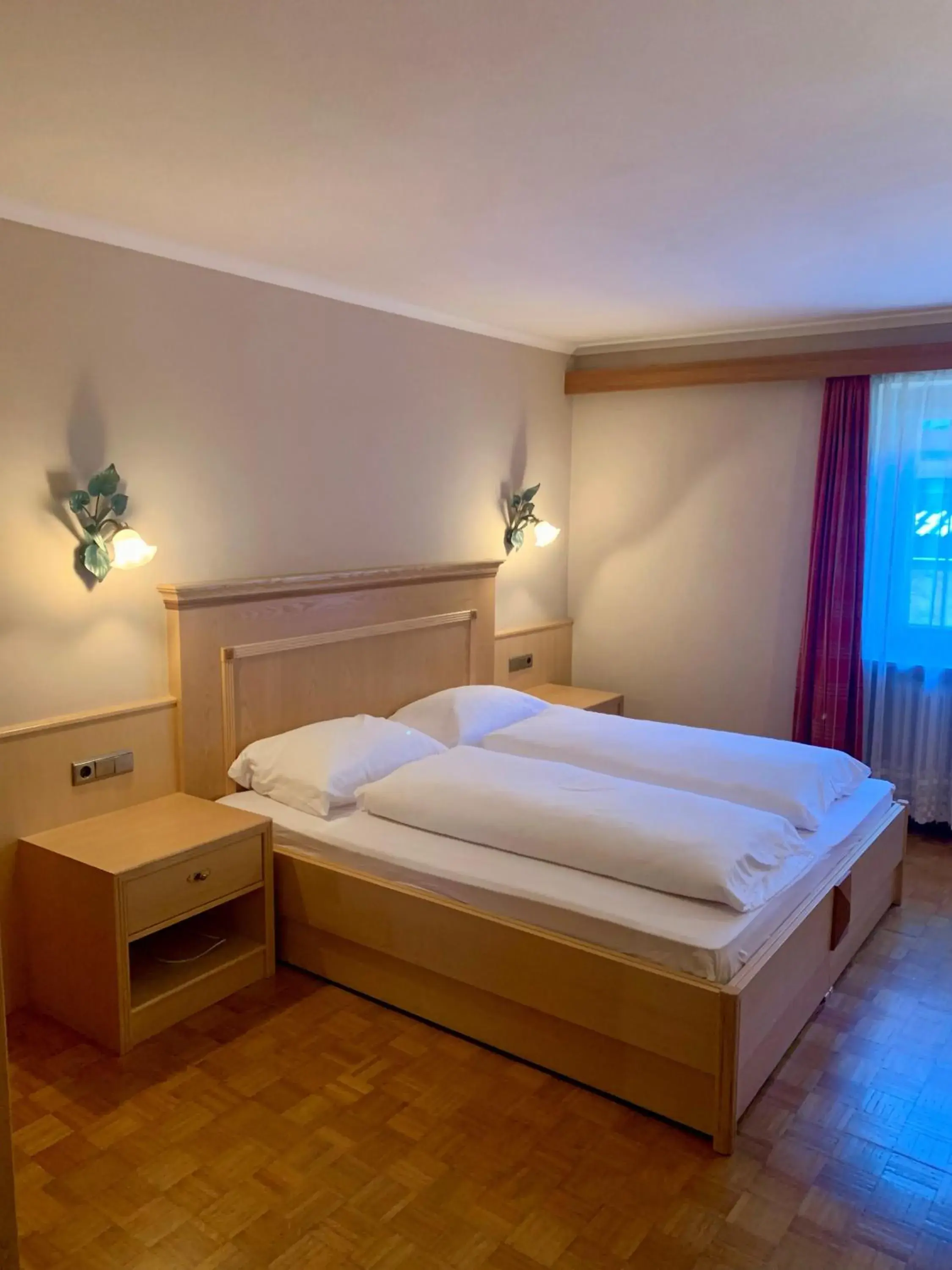 Double Room - single occupancy in Hotel Goldenes Kreuz - since 1605 Double Room - single occupancy in Hotel Goldenes Kreuz - since 1605