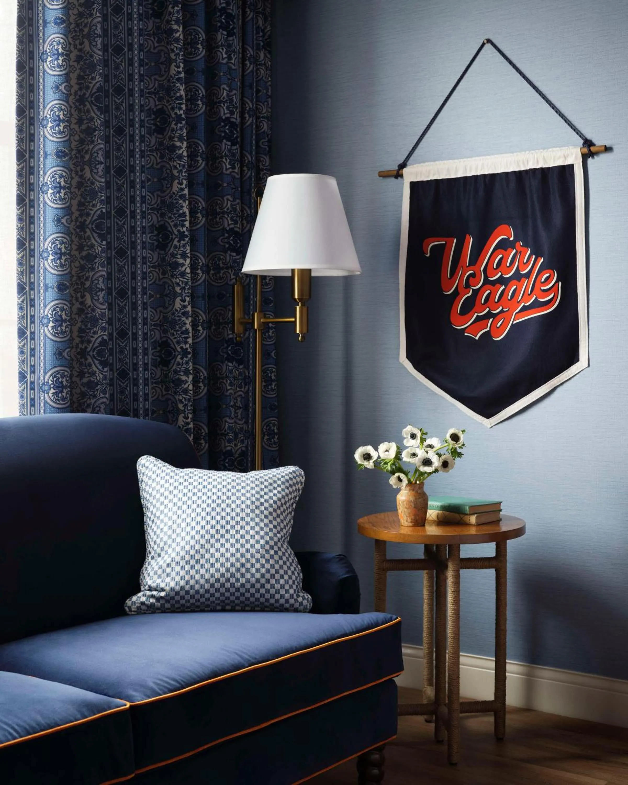 Living room, Bed in Graduate by Hilton Auburn, AL