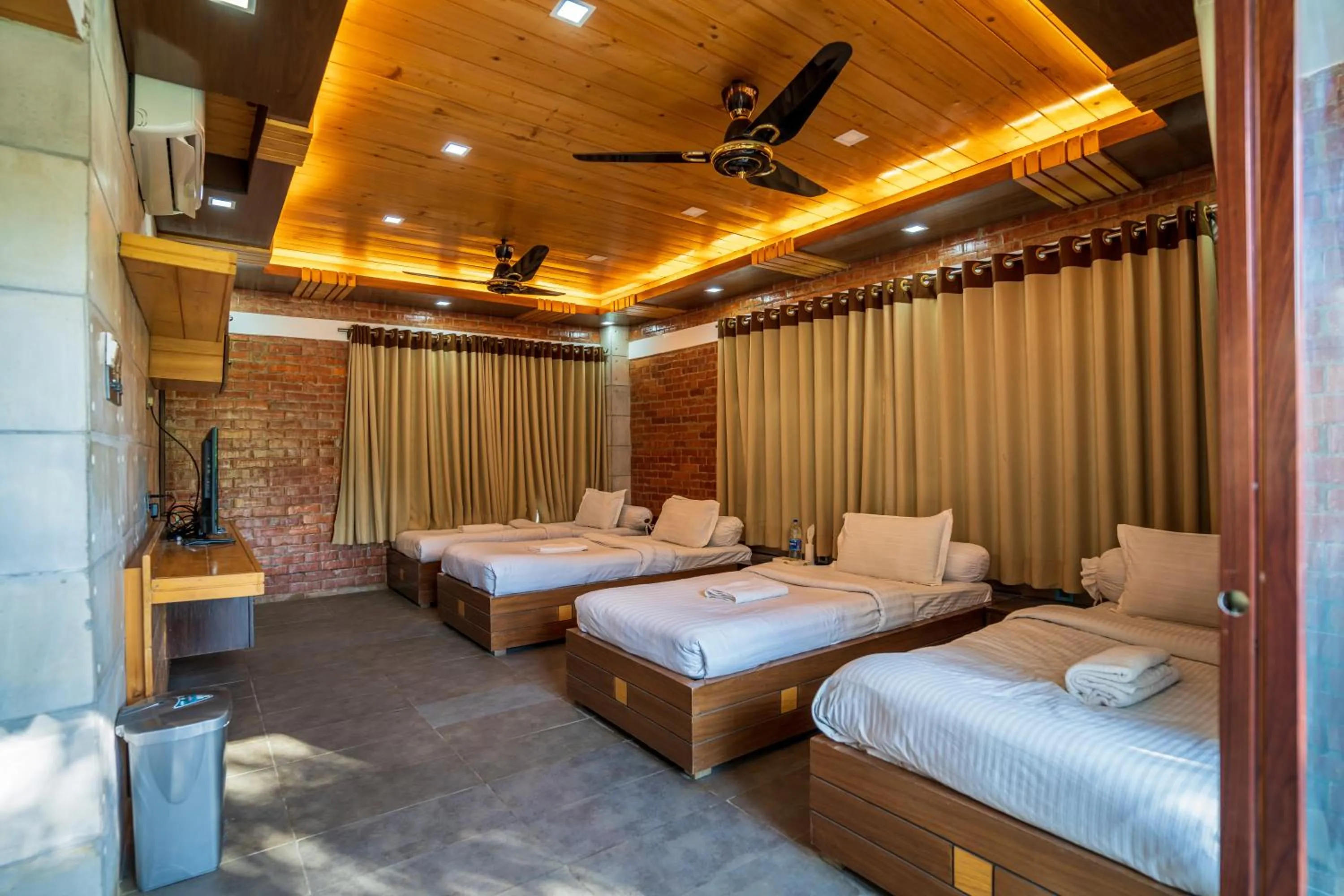Luxury Quadruple Room in Lemon Garden Resort & Spa