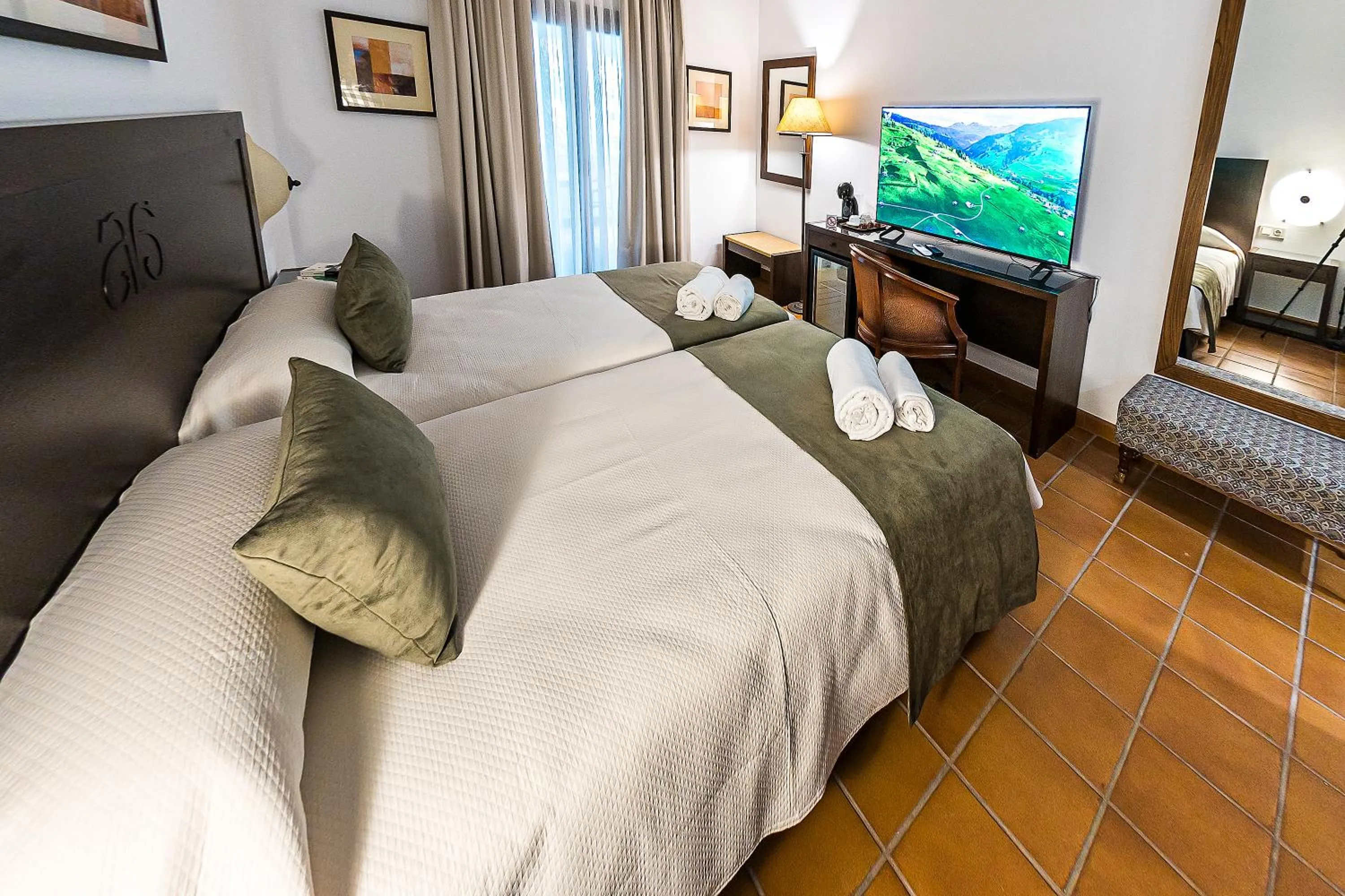 TV and multimedia, Bed in Hotel-Restaurante Casa García Almonaster La Real