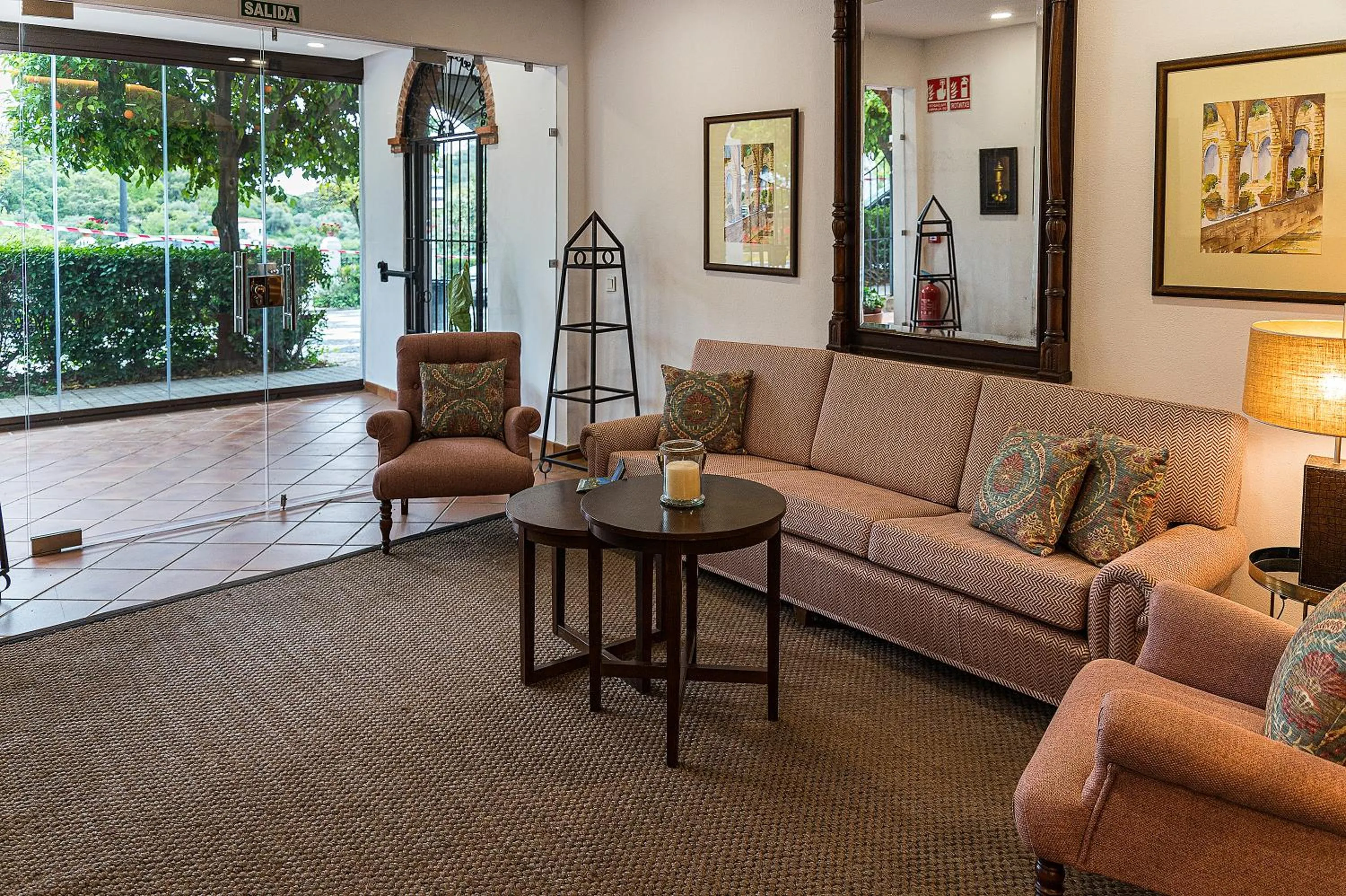 Lobby or reception in Hotel-Restaurante Casa García Almonaster La Real