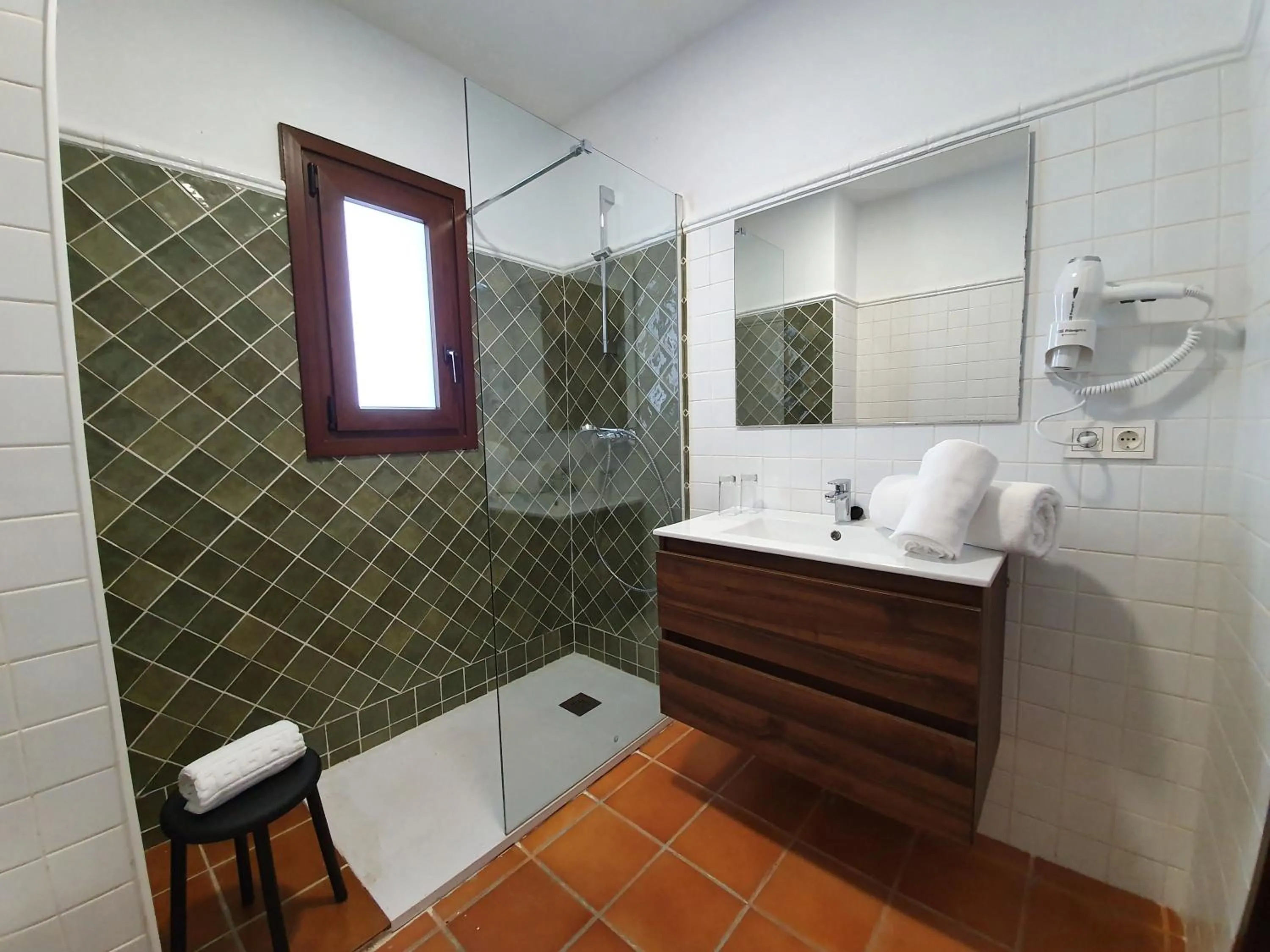 Shower in Hotel-Restaurante Casa García Almonaster La Real