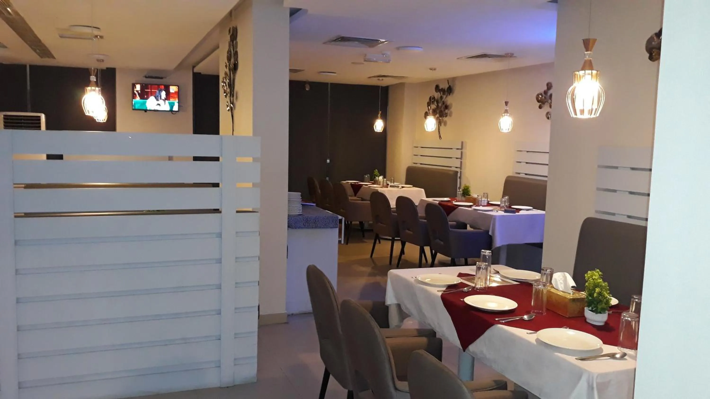 Restaurant/places to eat in Savoy Grand Hotel Apartments