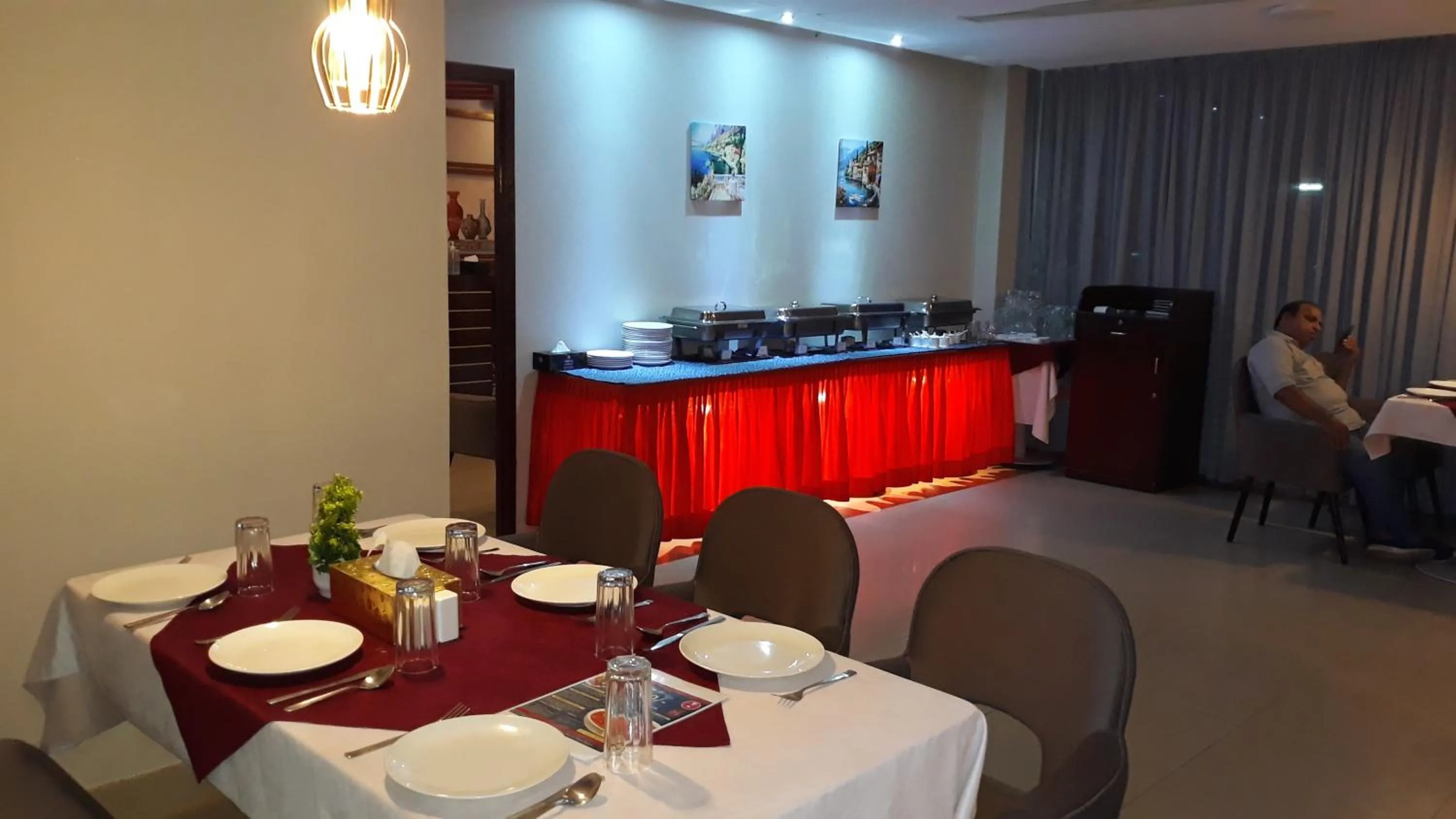 Restaurant/places to eat in Savoy Grand Hotel Apartments