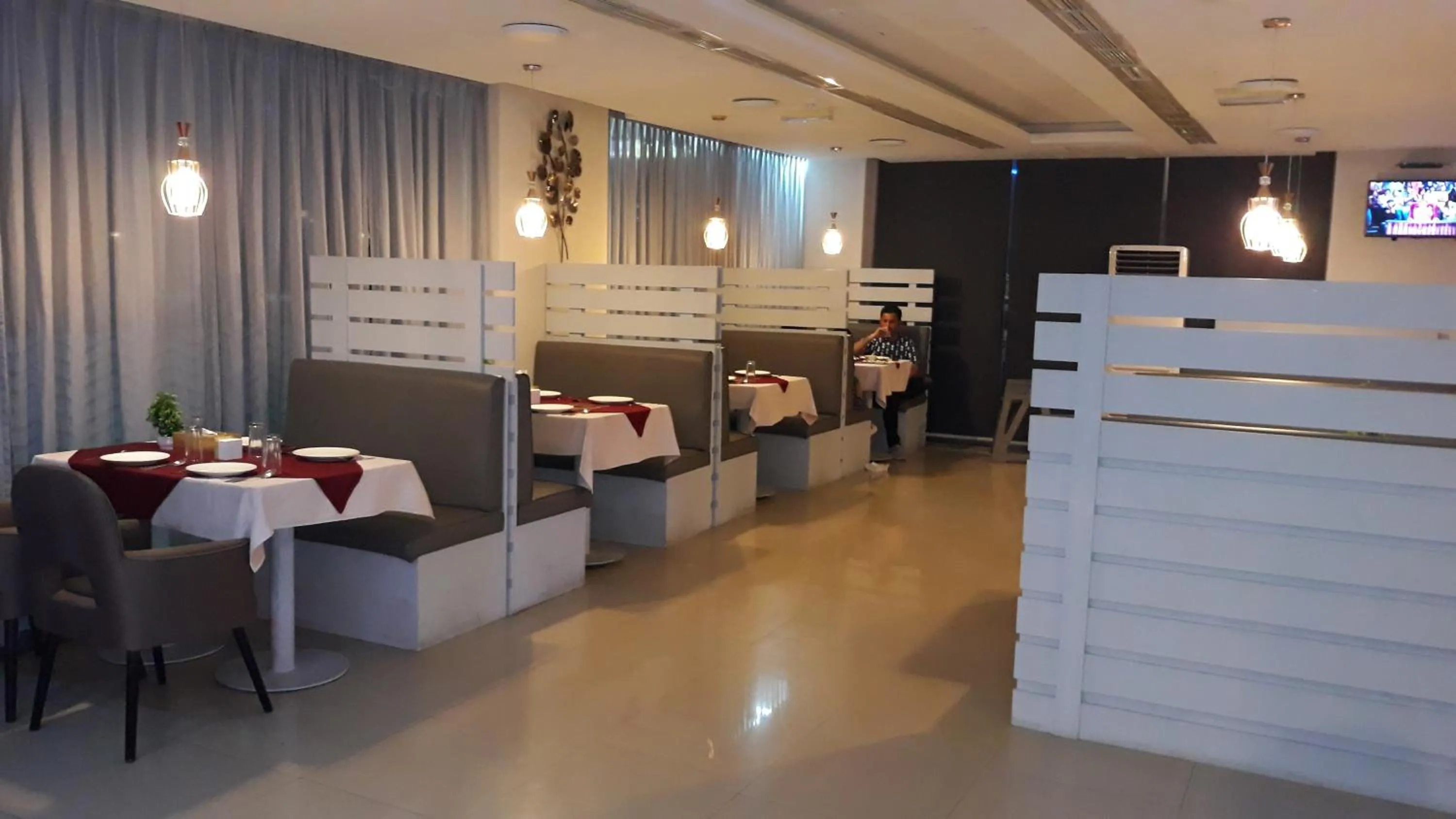 Restaurant/places to eat in Savoy Grand Hotel Apartments