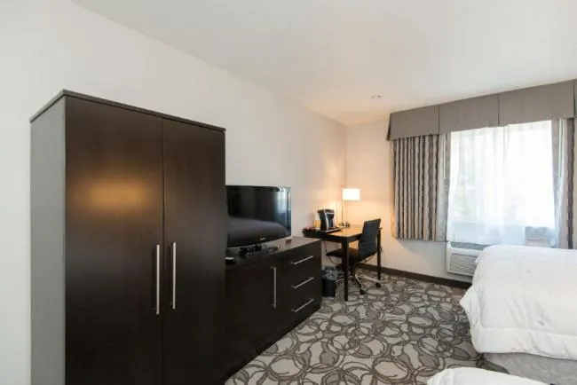 Bed in Kwataqnuk Resort & Casino