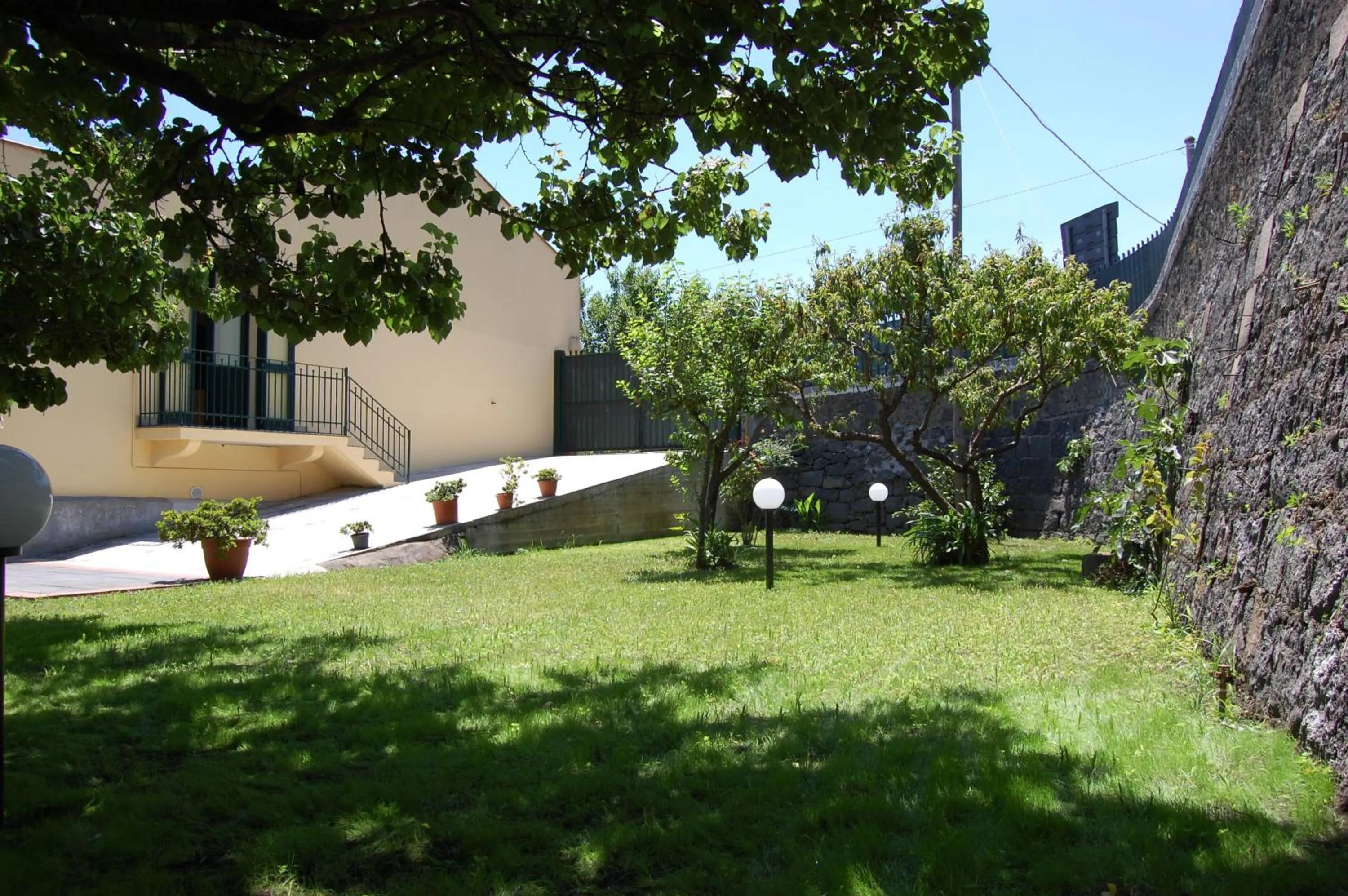Garden in Albicocche House