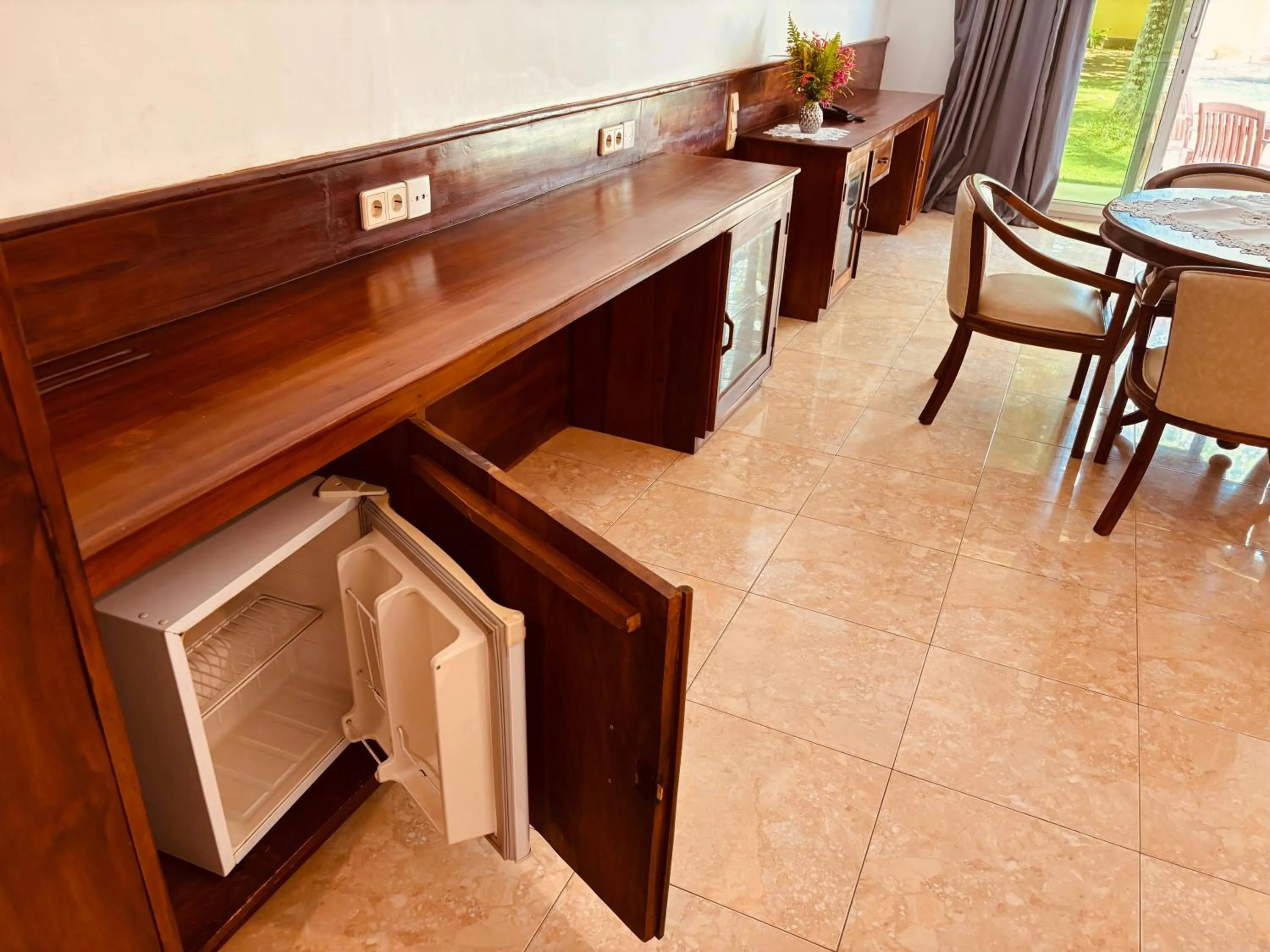 Decorative detail in Raja Beach Hotel