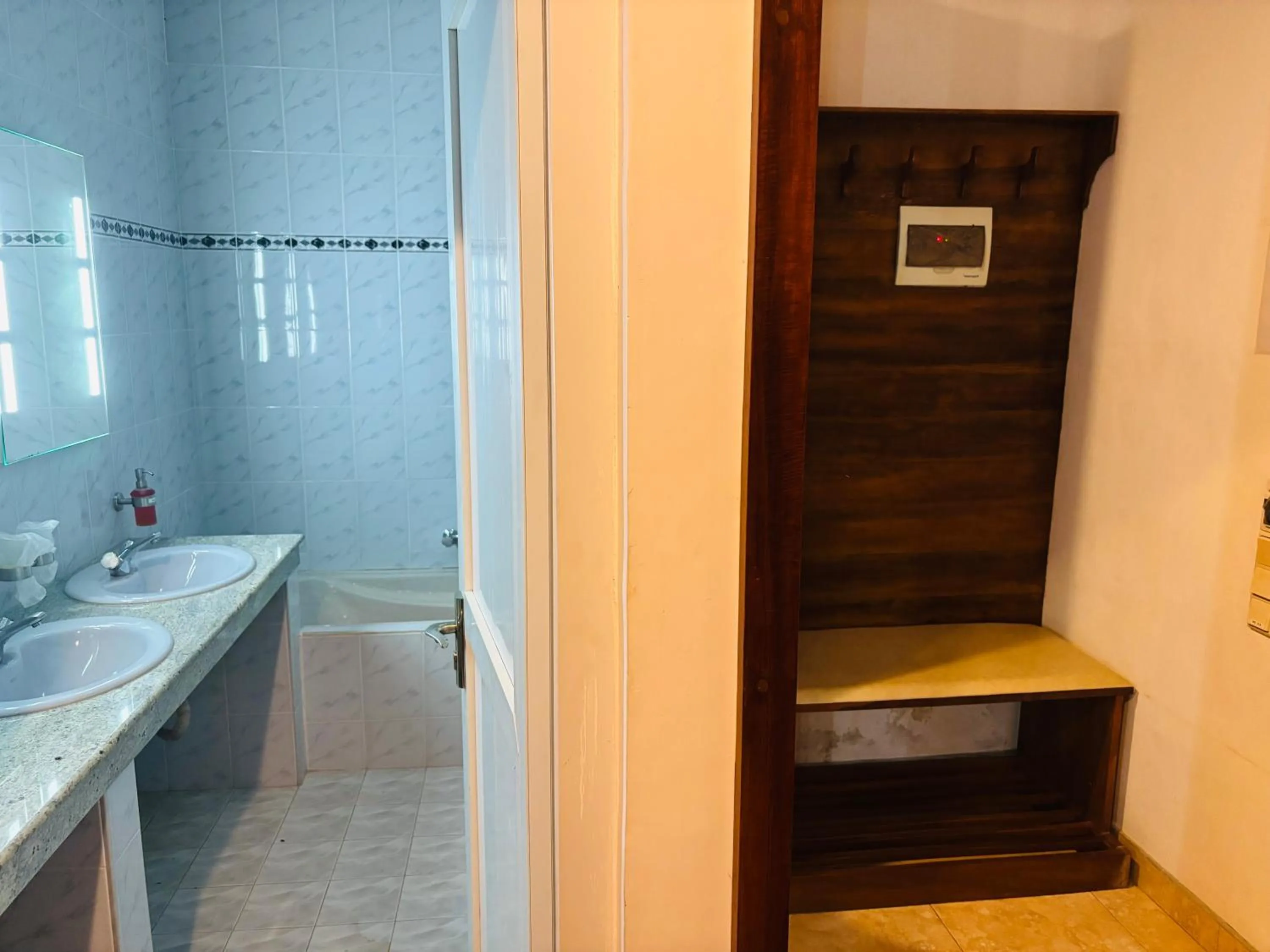 Decorative detail in Raja Beach Hotel