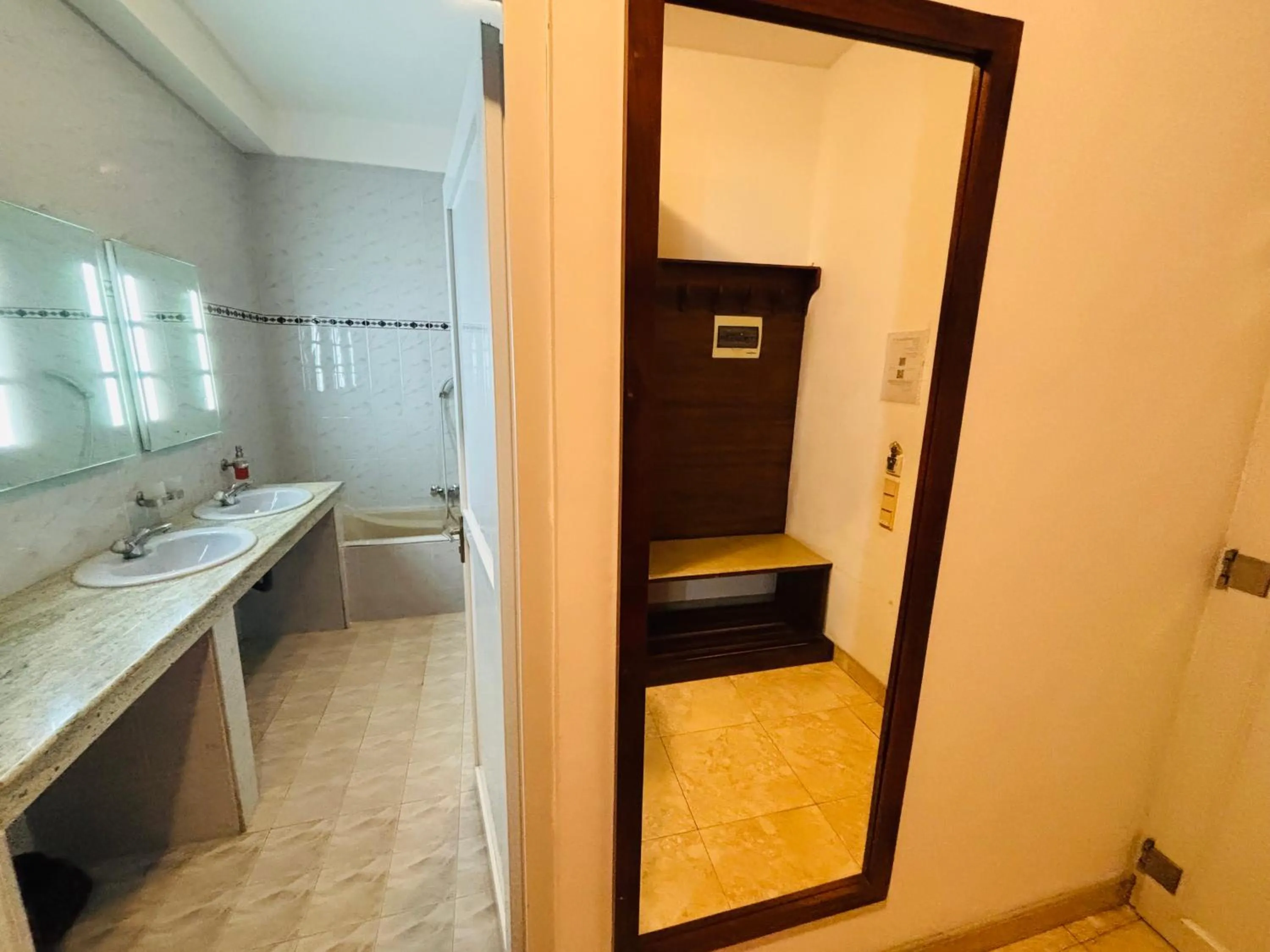 Decorative detail in Raja Beach Hotel