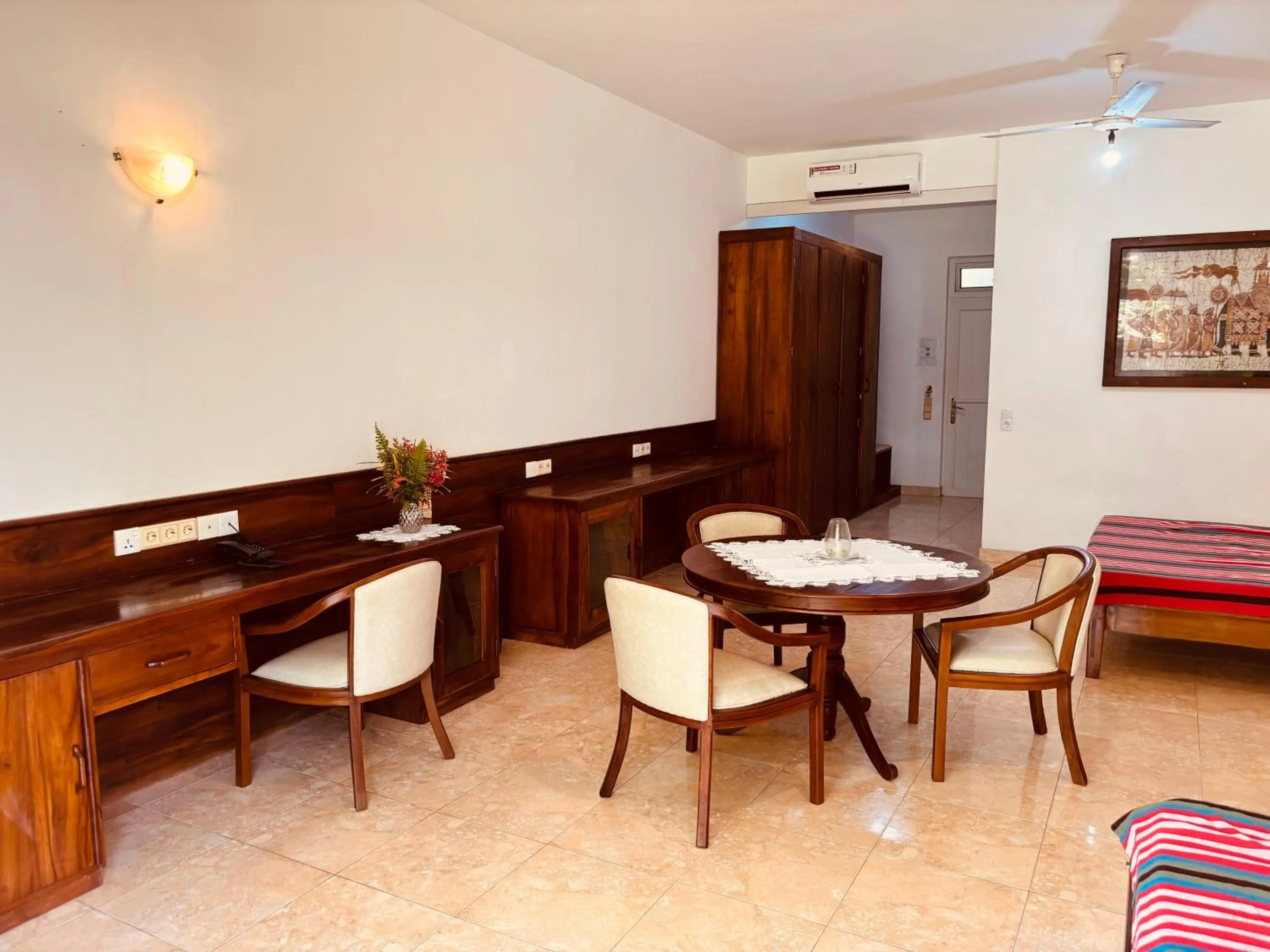 Decorative detail in Raja Beach Hotel