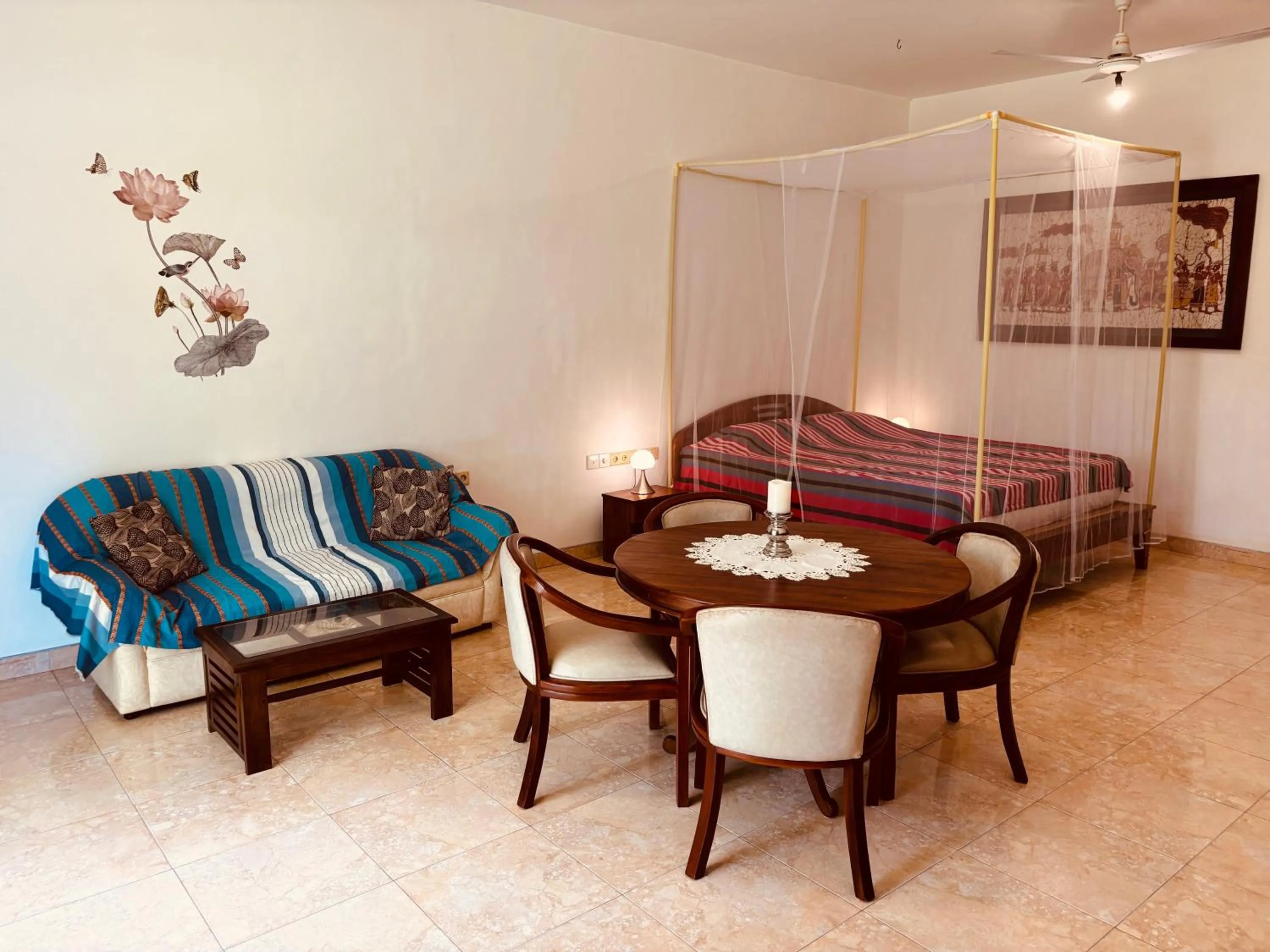 Decorative detail in Raja Beach Hotel