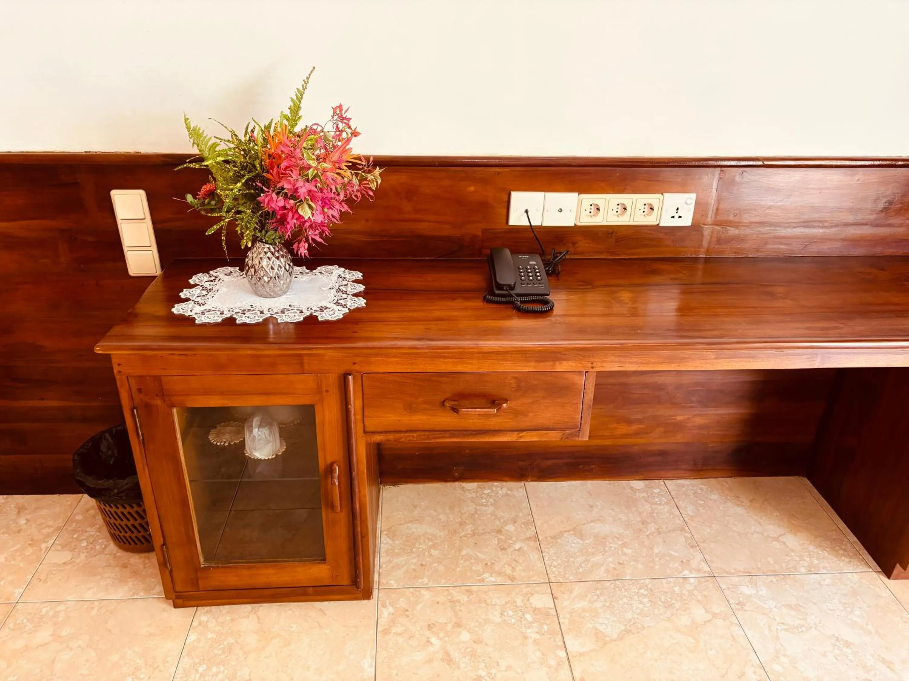 Decorative detail in Raja Beach Hotel