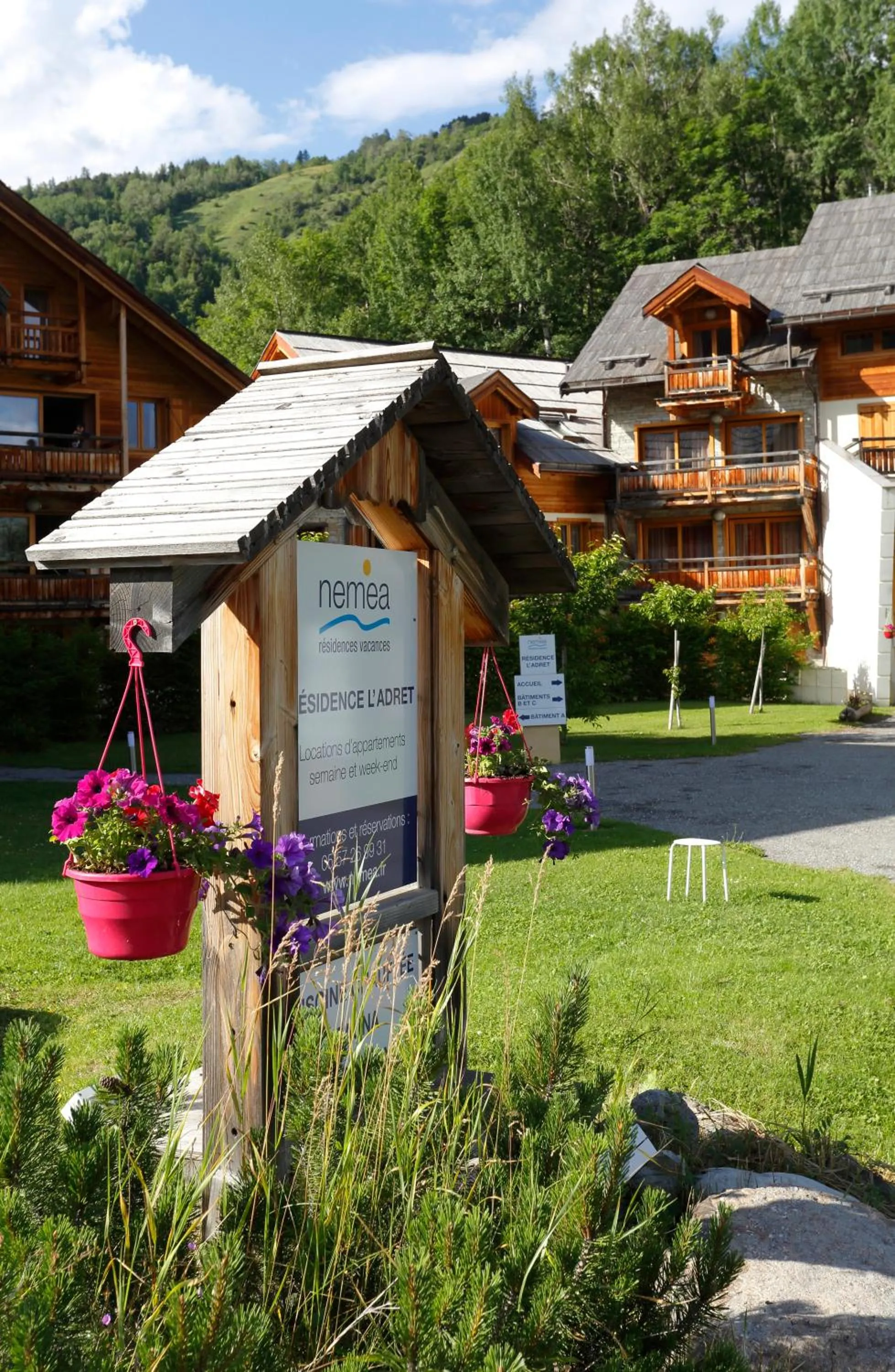 Facade/entrance in Résidence Néméa L'Adret