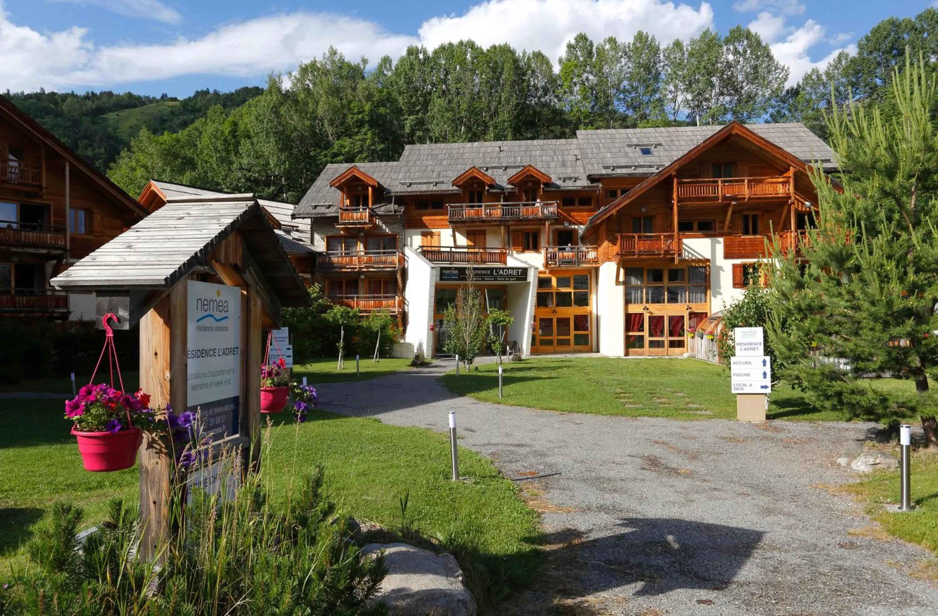 Facade/entrance in Résidence Néméa L'Adret